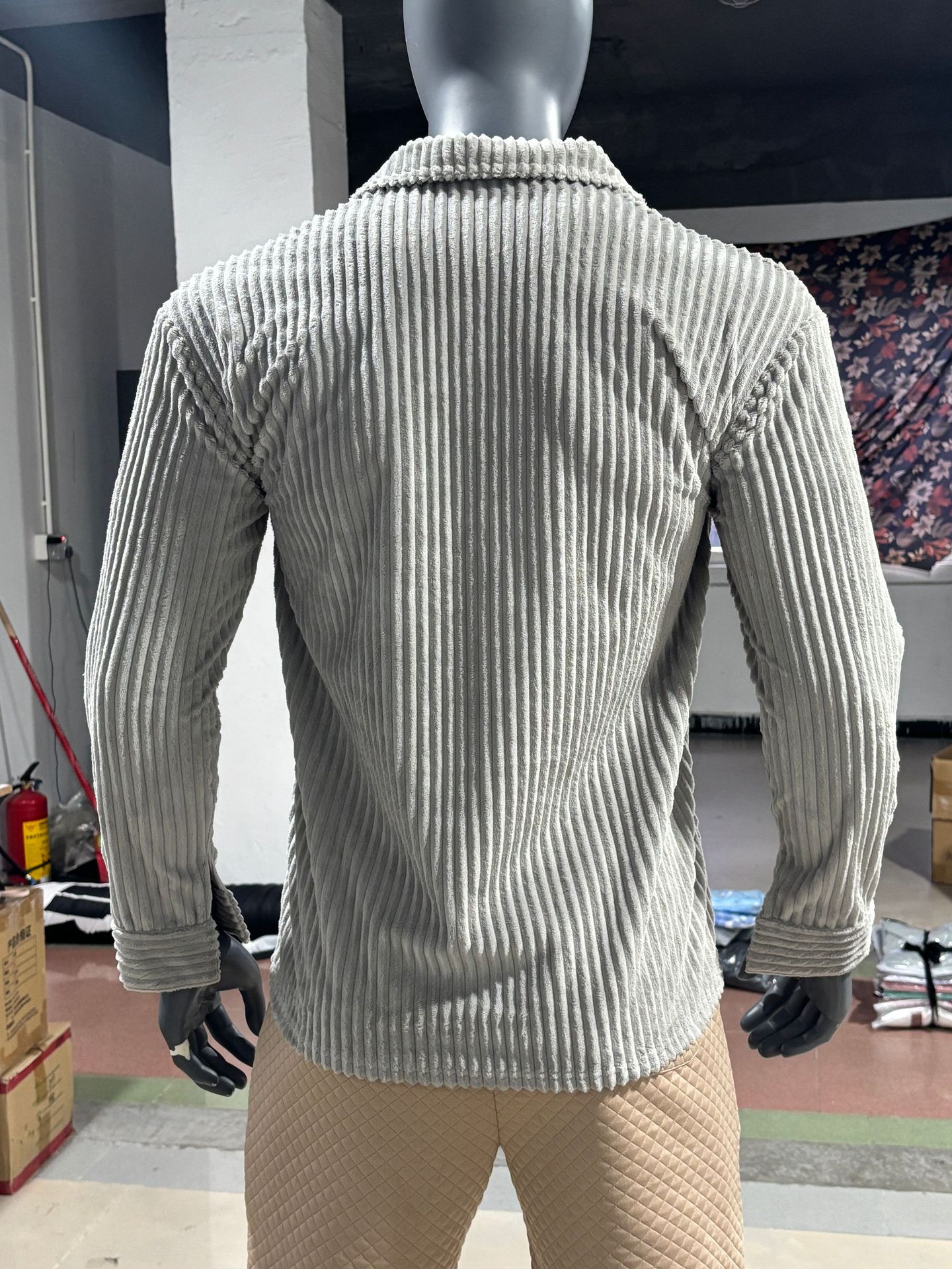 Overshirt back construction detail