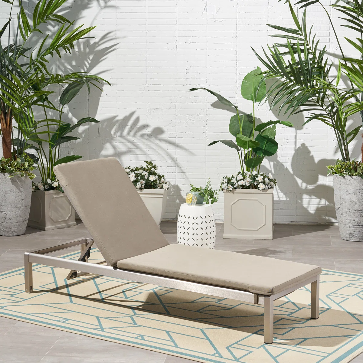 Halvia – Transat de jardin en métal avec coussin inclus