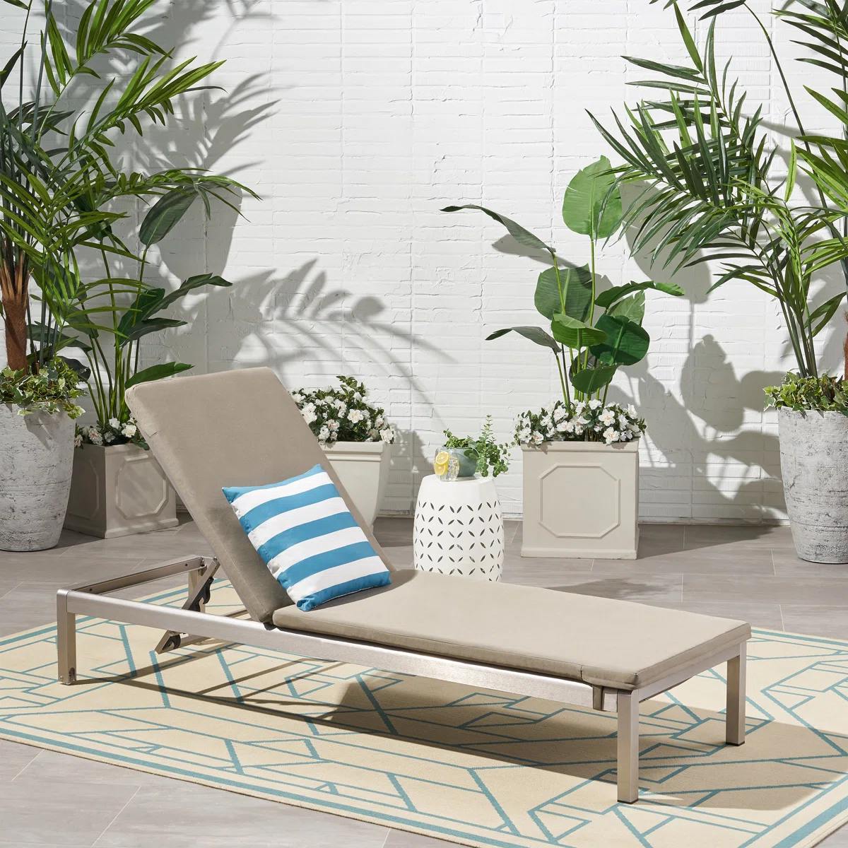 Halvia – Transat de jardin en métal avec coussin inclus