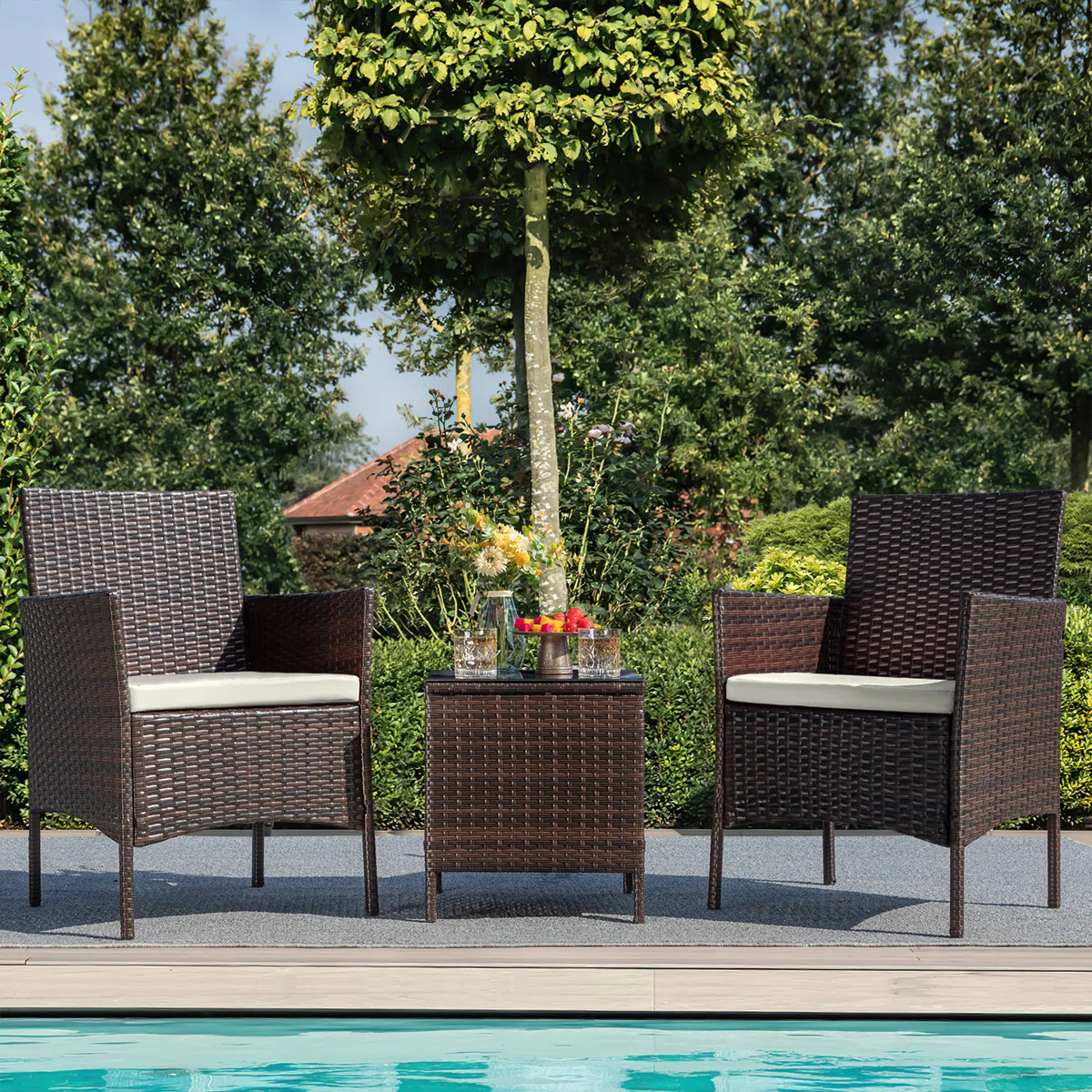 Jagora – Salon de Jardin 3 Pièces en Rotin avec Coussins pour Extérieur Moderne