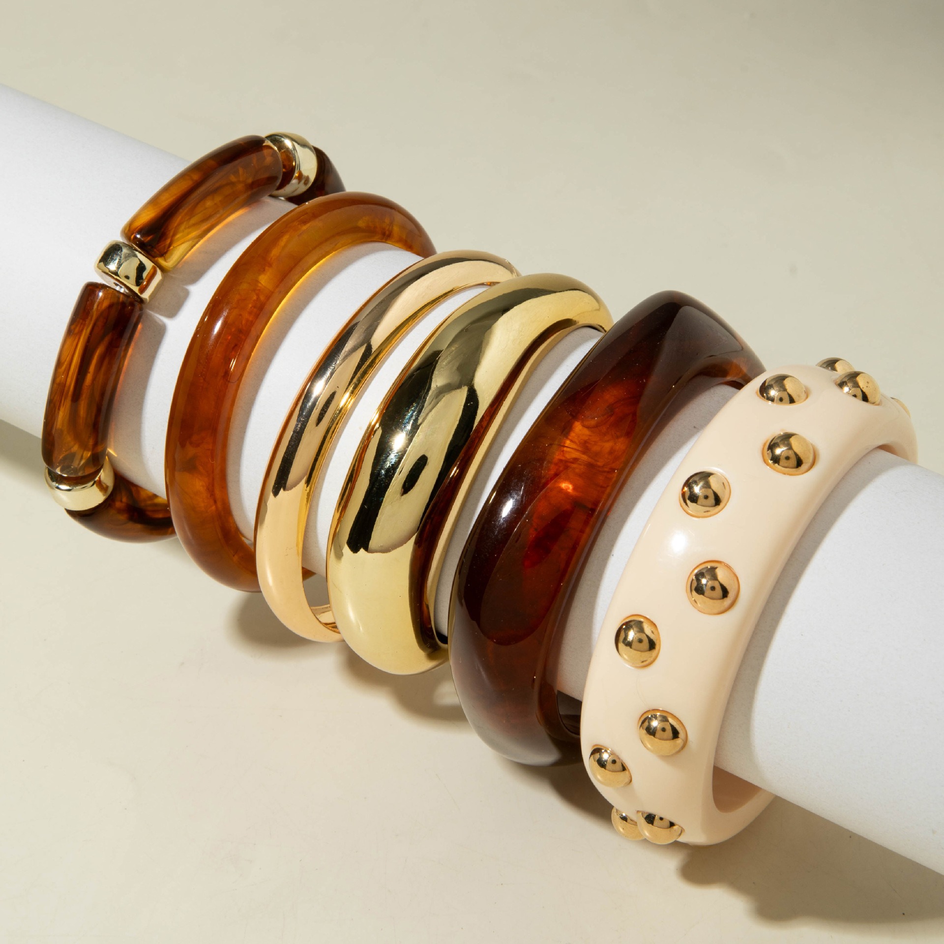 Retro Boho Tortoiseshell Resin Gold-Tone Metal Stacking Bangle Set