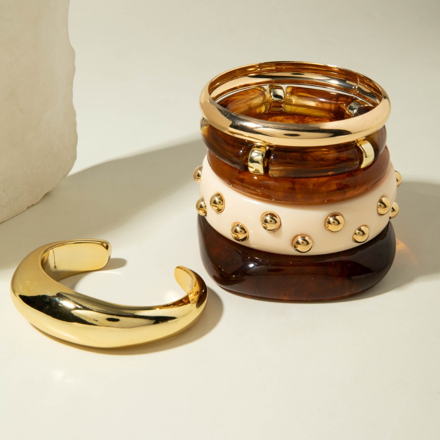 Retro Boho Tortoiseshell Resin Gold-Tone Metal Stacking Bangle Set