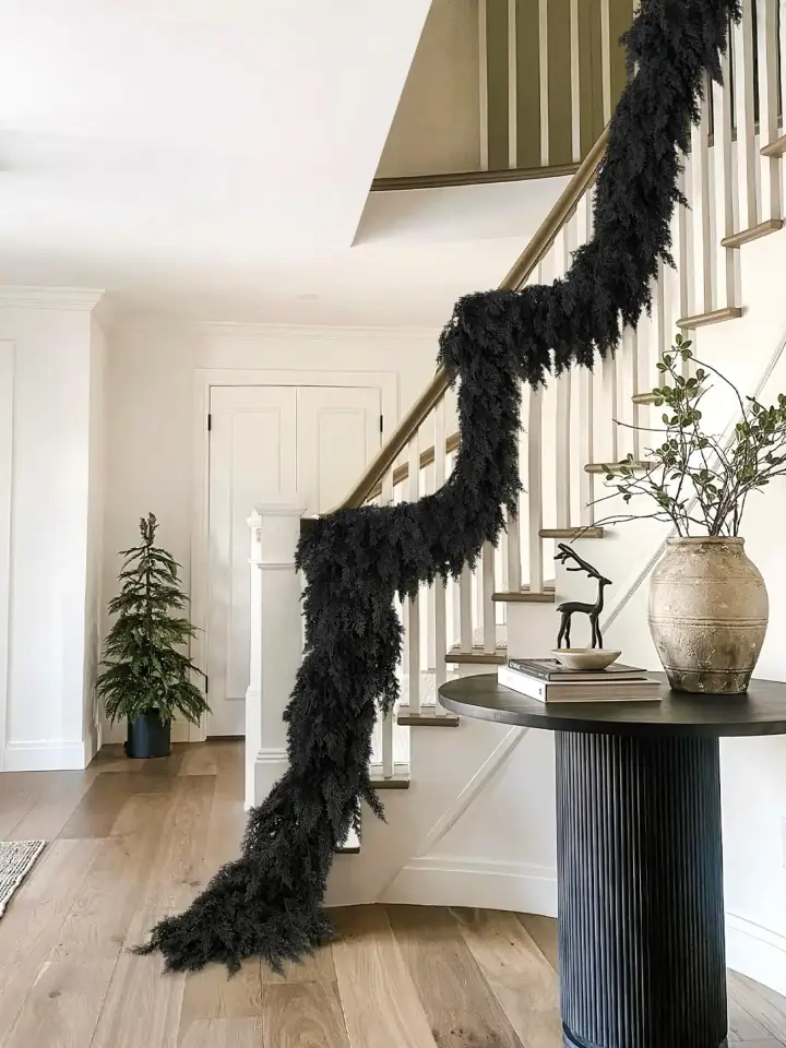 🔥2026 HOT SALE🔥Pre-lit Halloween Black Cedar Garland