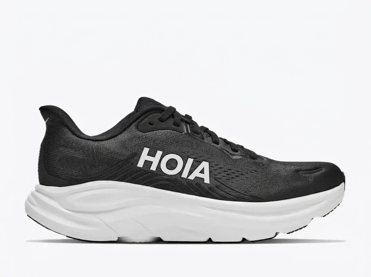 Breathable sports shoes