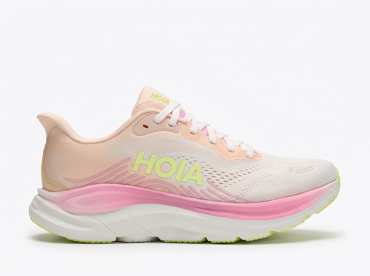 Breathable sports shoes