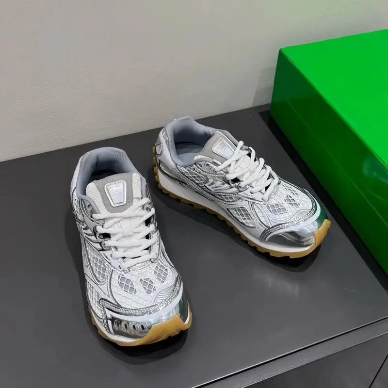 Women's casual flat canvas sneakers
