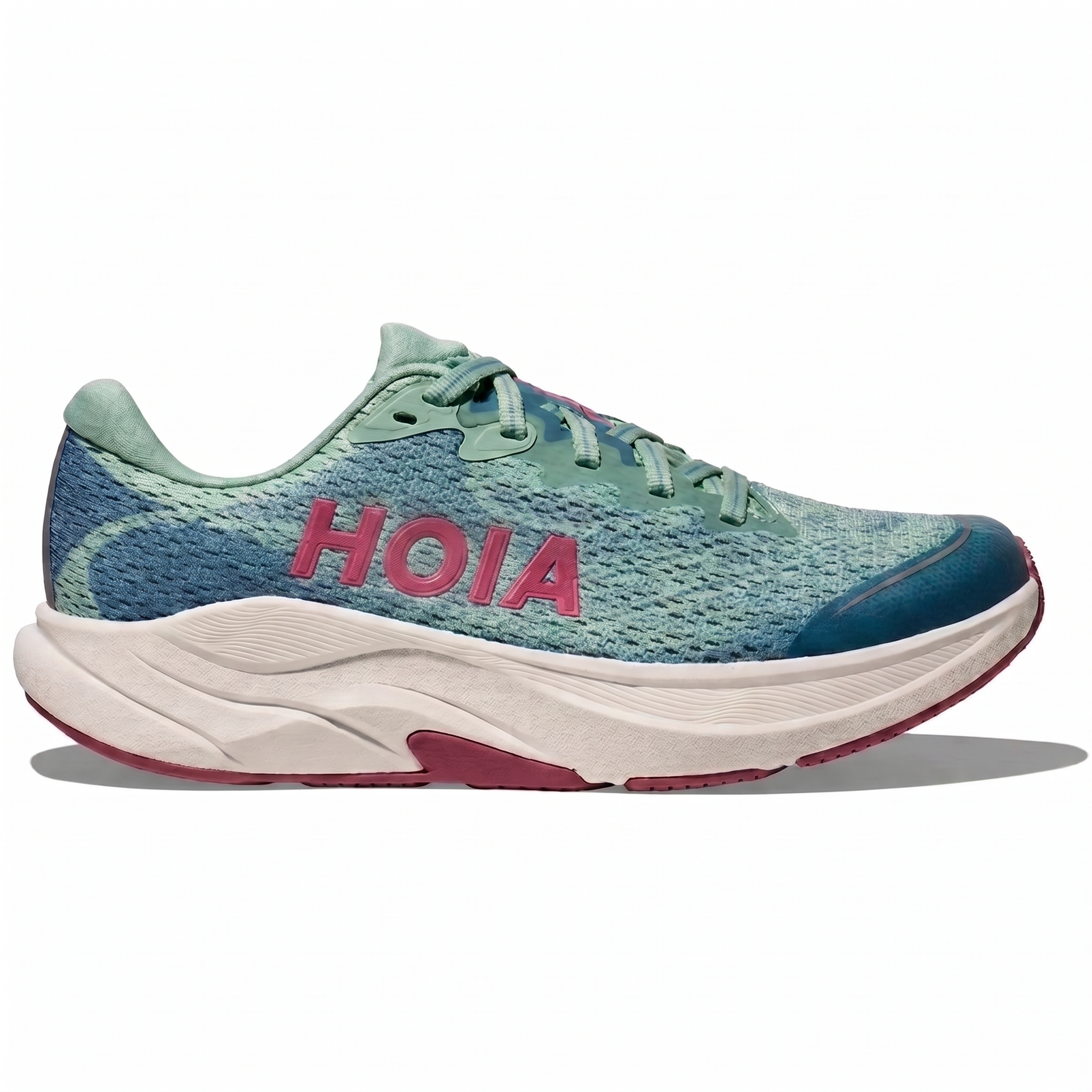 Breathable sports shoes