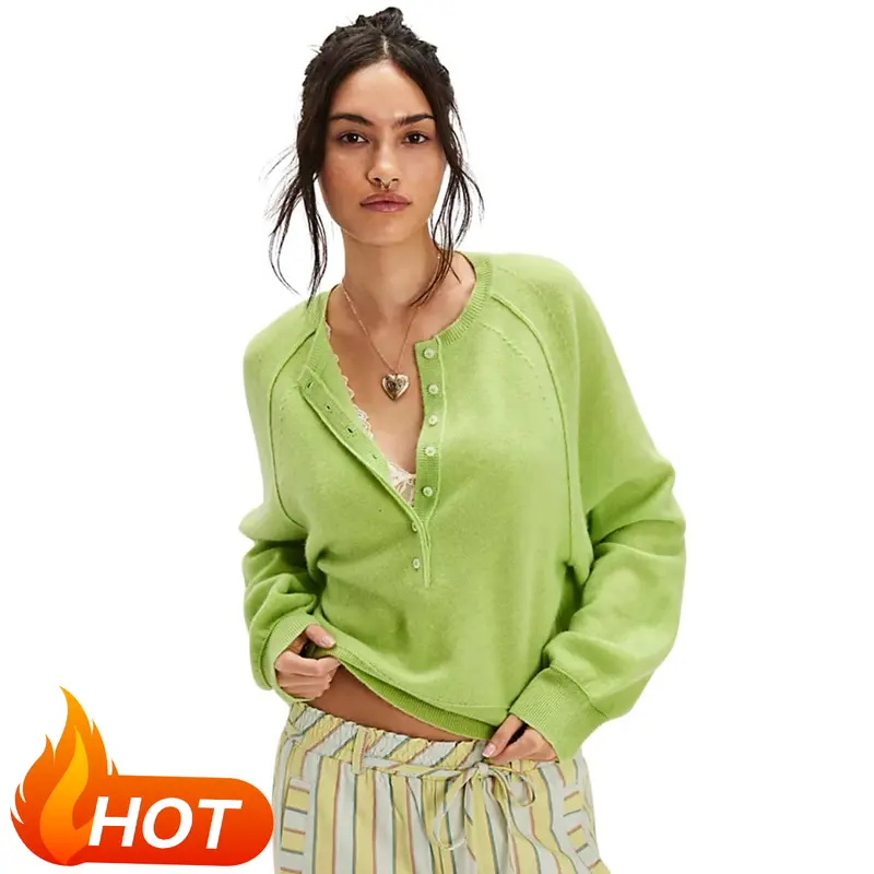 Women's long-sleeve knit pullover