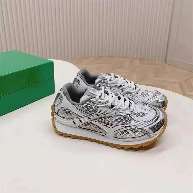 Women's casual flat canvas sneakers