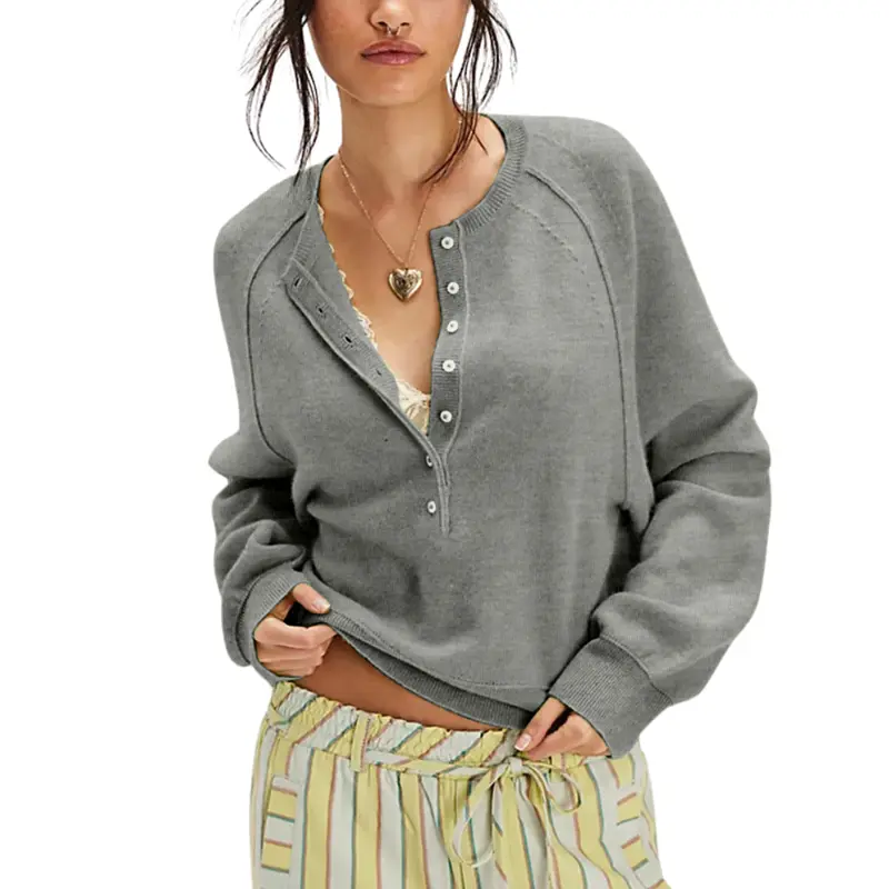 Women's long-sleeve knit pullover