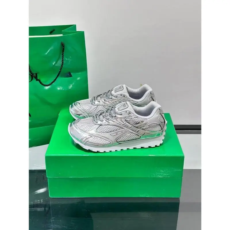 Women's casual flat canvas sneakers