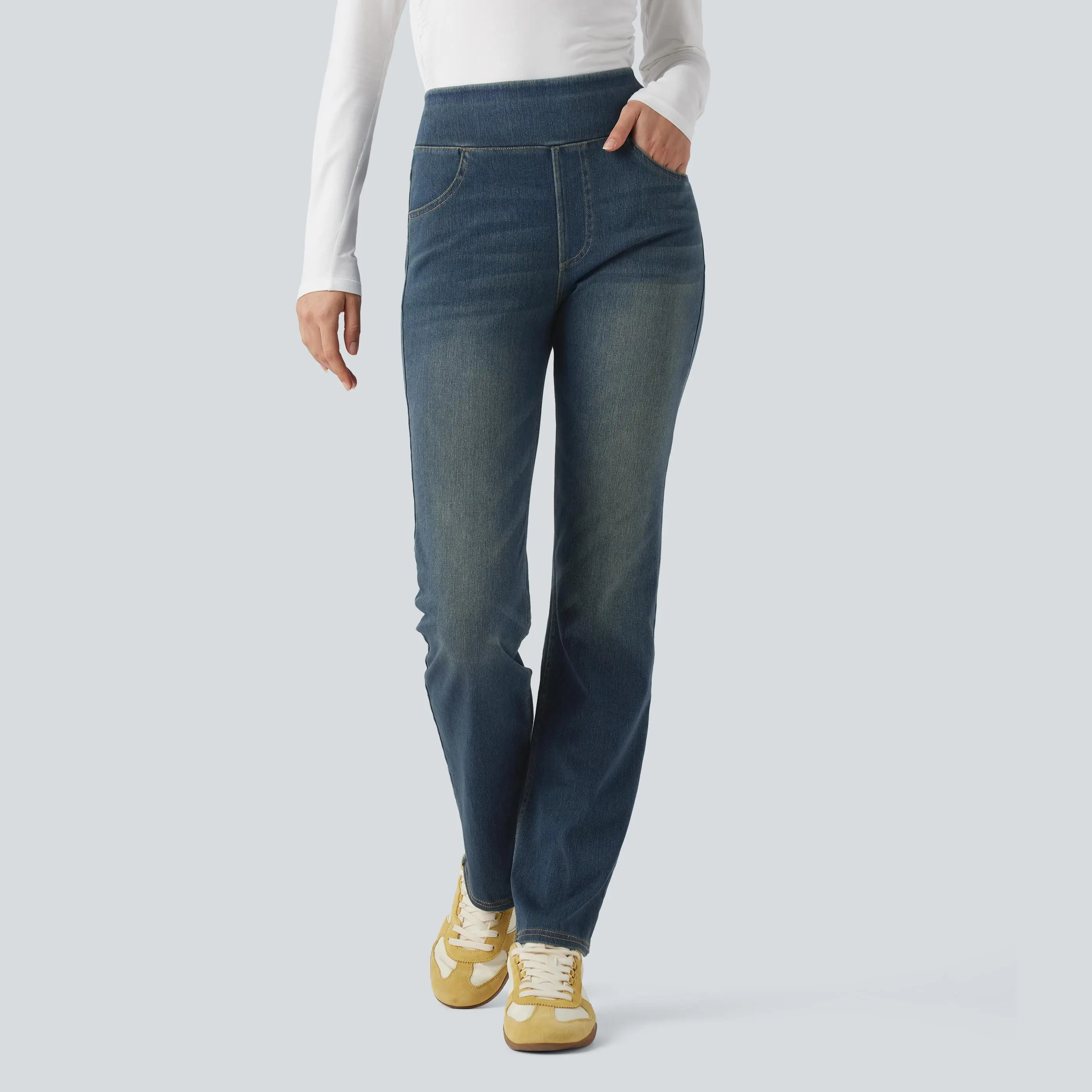 High-waisted, washed, casual slight-flare jeans with pockets