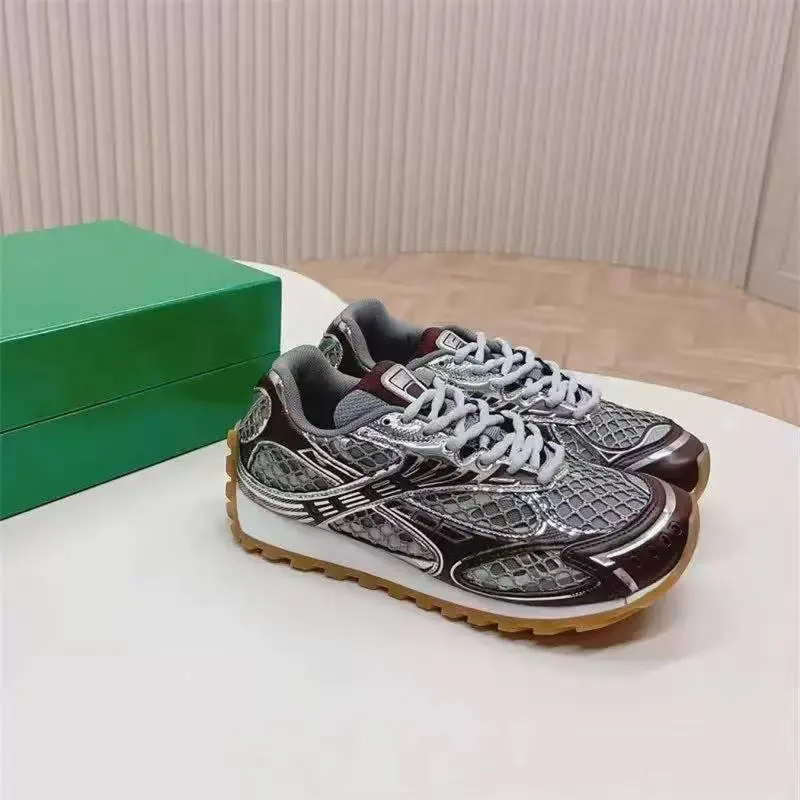 Women's casual flat canvas sneakers