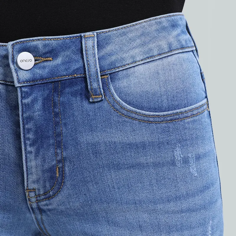 Low-to-mid rise, loose-fit BBL-style jeans