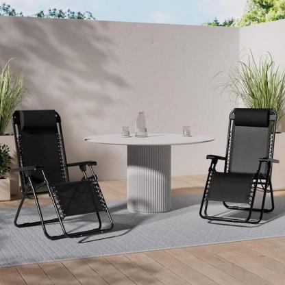 Set di 2 poltrone relax pieghevoli da giardino multiposizione nere (95x65x105 cm) – Ideali per patio ed esterni, con robusta struttura in acciaio e cuscino incluso