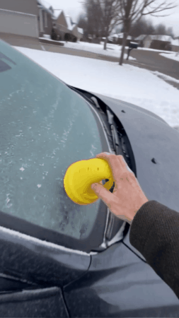 Rechargeable Electric Ice Scraper, Cordless Car Windshield Ice Remover with Motorized Rotating Disc, USB Charging for Winter Car Care