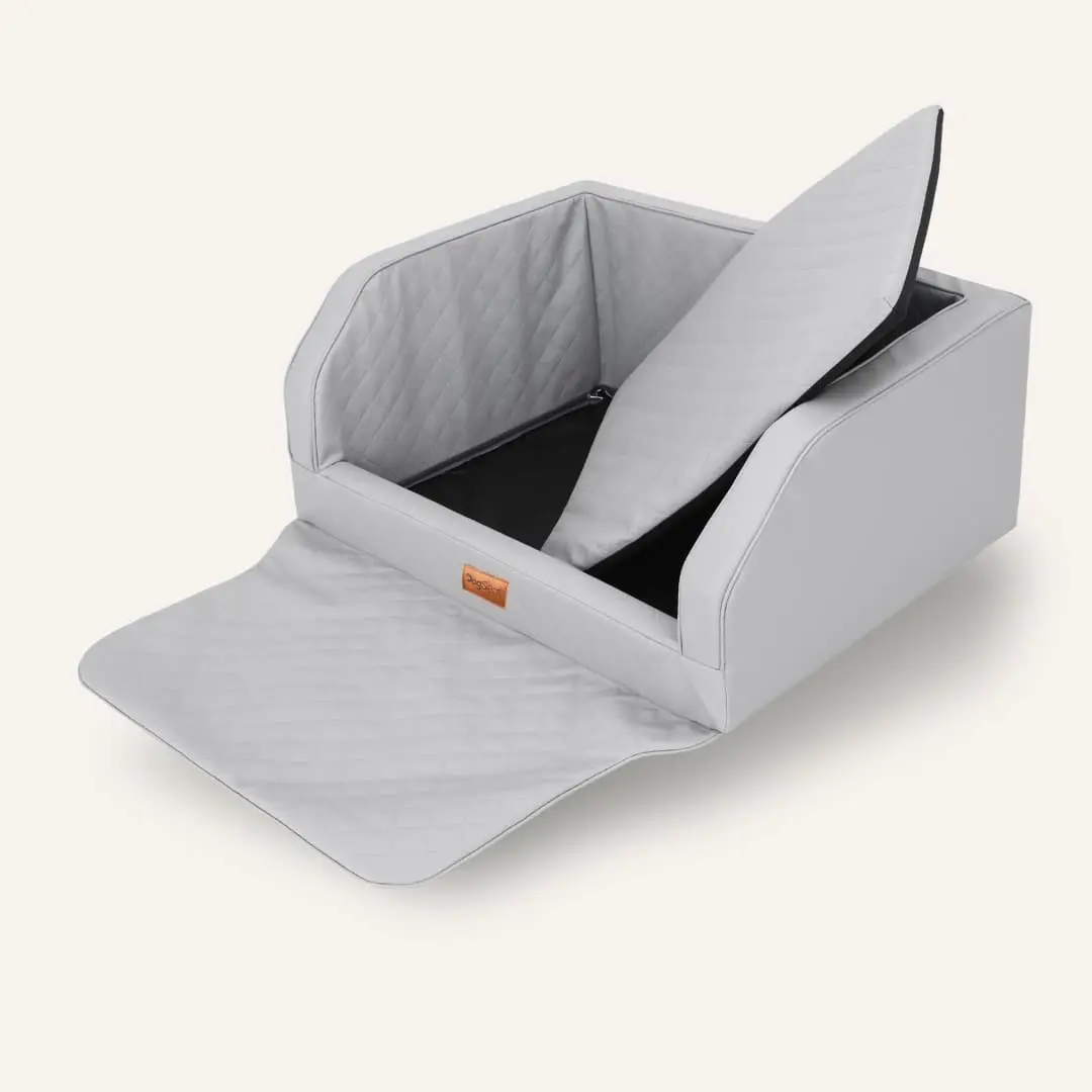 Luxury leather‑look car trunk pet travel basket with protective bumper flap, reinforced safety straps, padded comfort, machine‑washable for 1‑2 dogs.