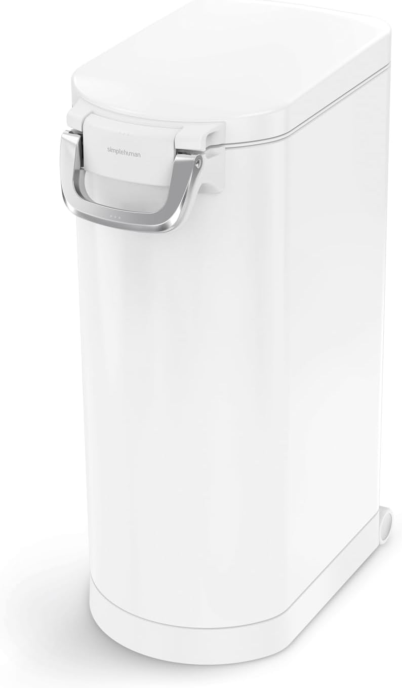 Airtight food‑safe storage container with silicone seal and magnetic measuring scoop, holds 11‑13 kg pet kibble or pantry staples for neat, fresh‑keeping household storage.