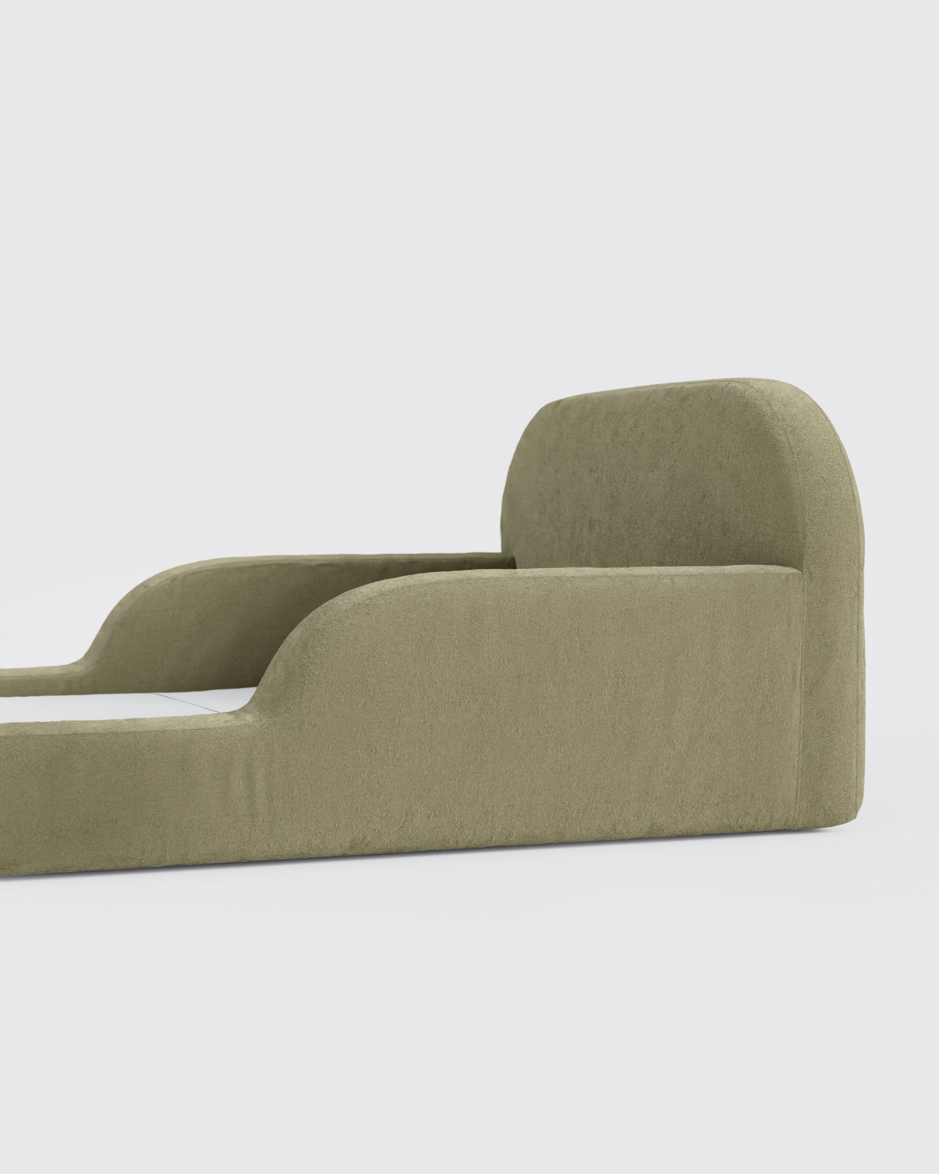 This low‑profile Montessori‑style kids foam bed has soft rounded bump‑safe edges and a removable washable cover for quick, tool‑free setup.