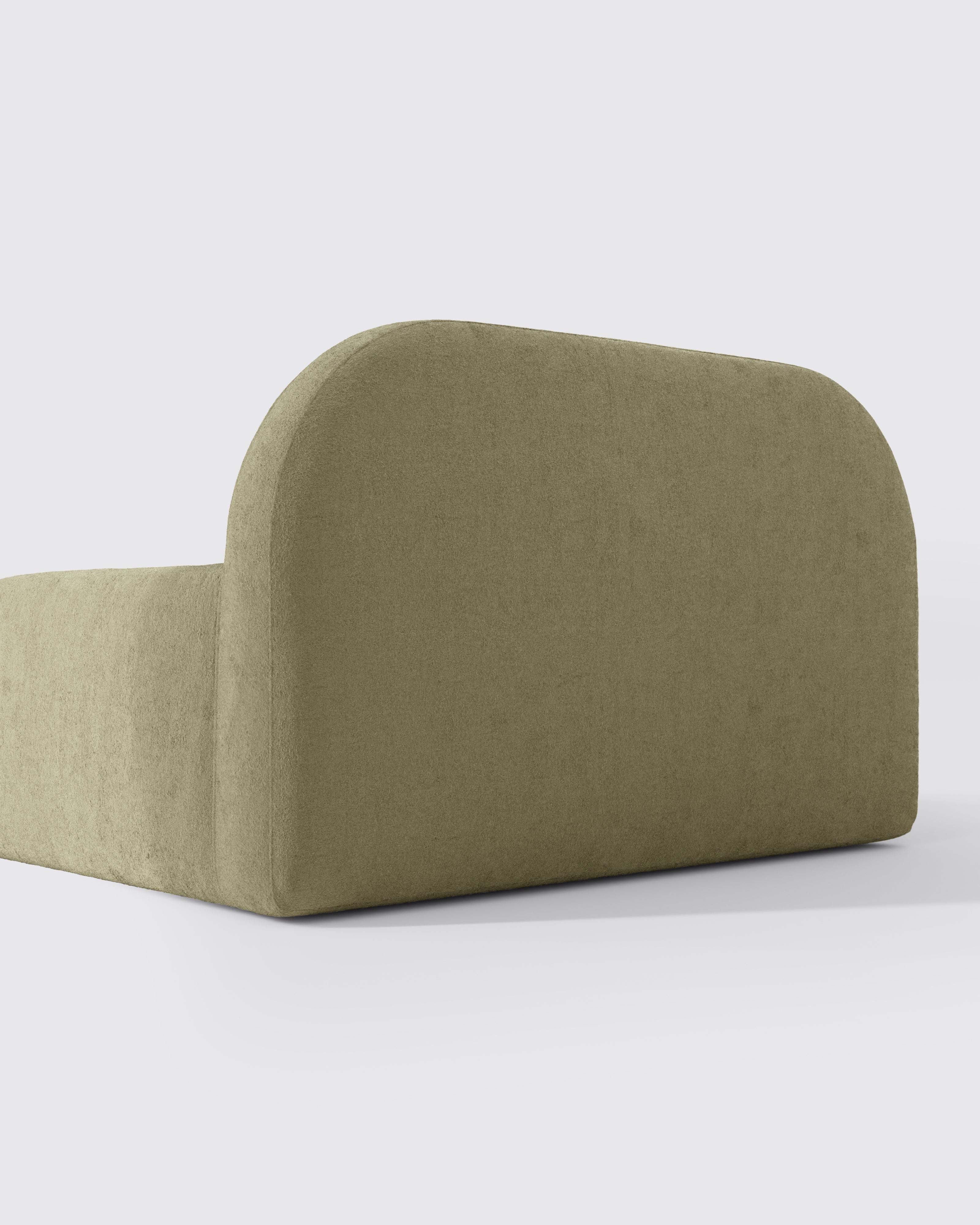 This low‑profile Montessori‑style kids foam bed has soft rounded bump‑safe edges and a removable washable cover for quick, tool‑free setup.
