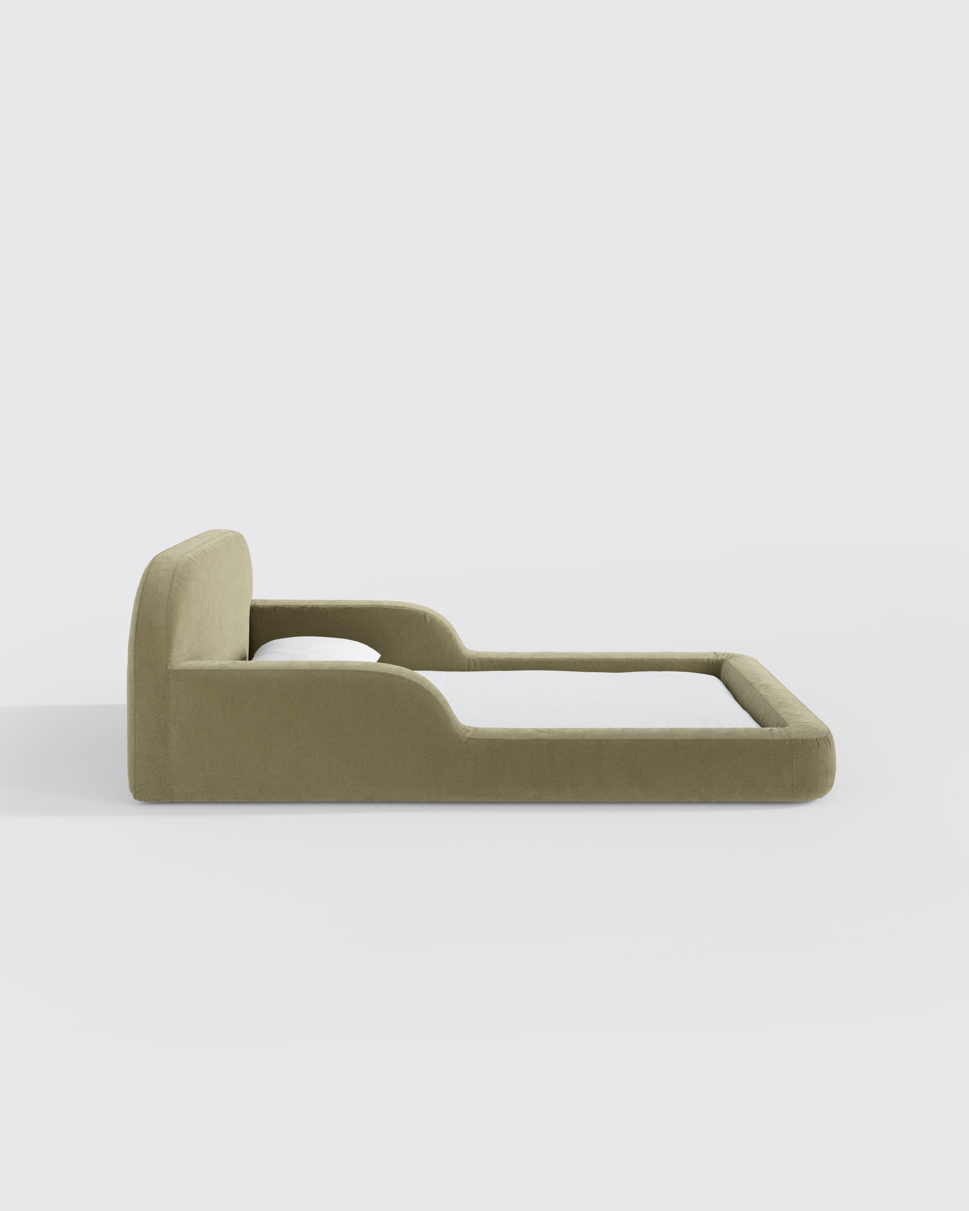 This low‑profile Montessori‑style kids foam bed has soft rounded bump‑safe edges and a removable washable cover for quick, tool‑free setup.