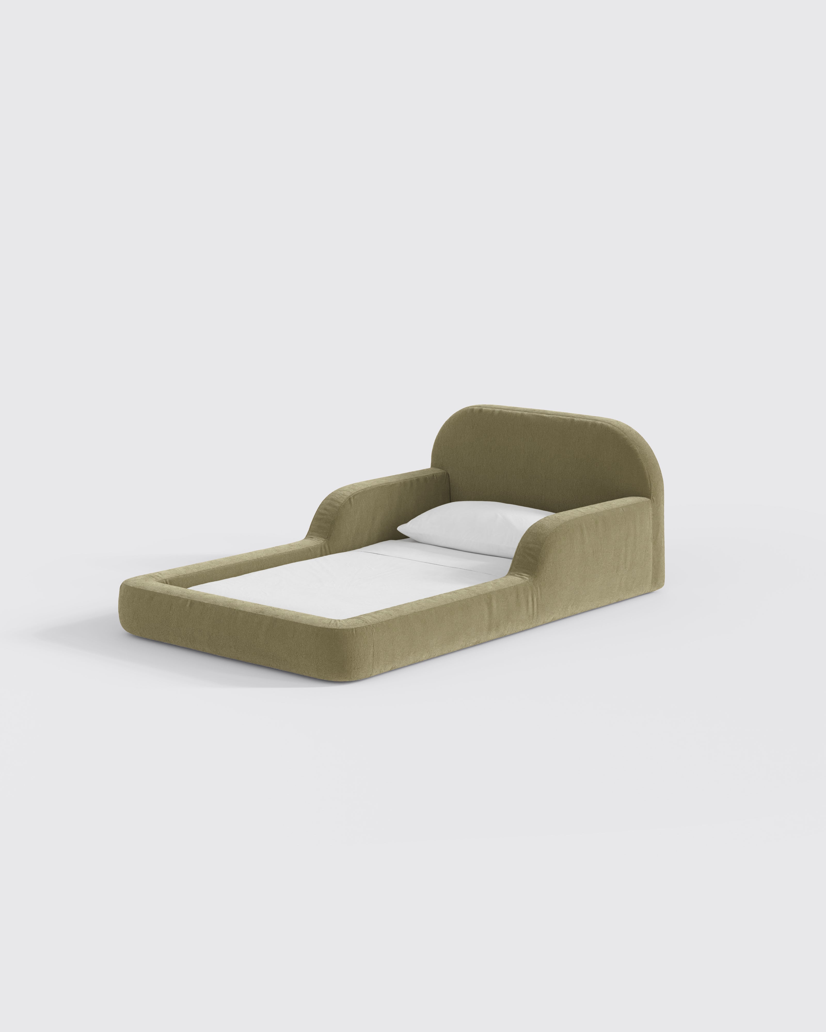 This low‑profile Montessori‑style kids foam bed has soft rounded bump‑safe edges and a removable washable cover for quick, tool‑free setup.