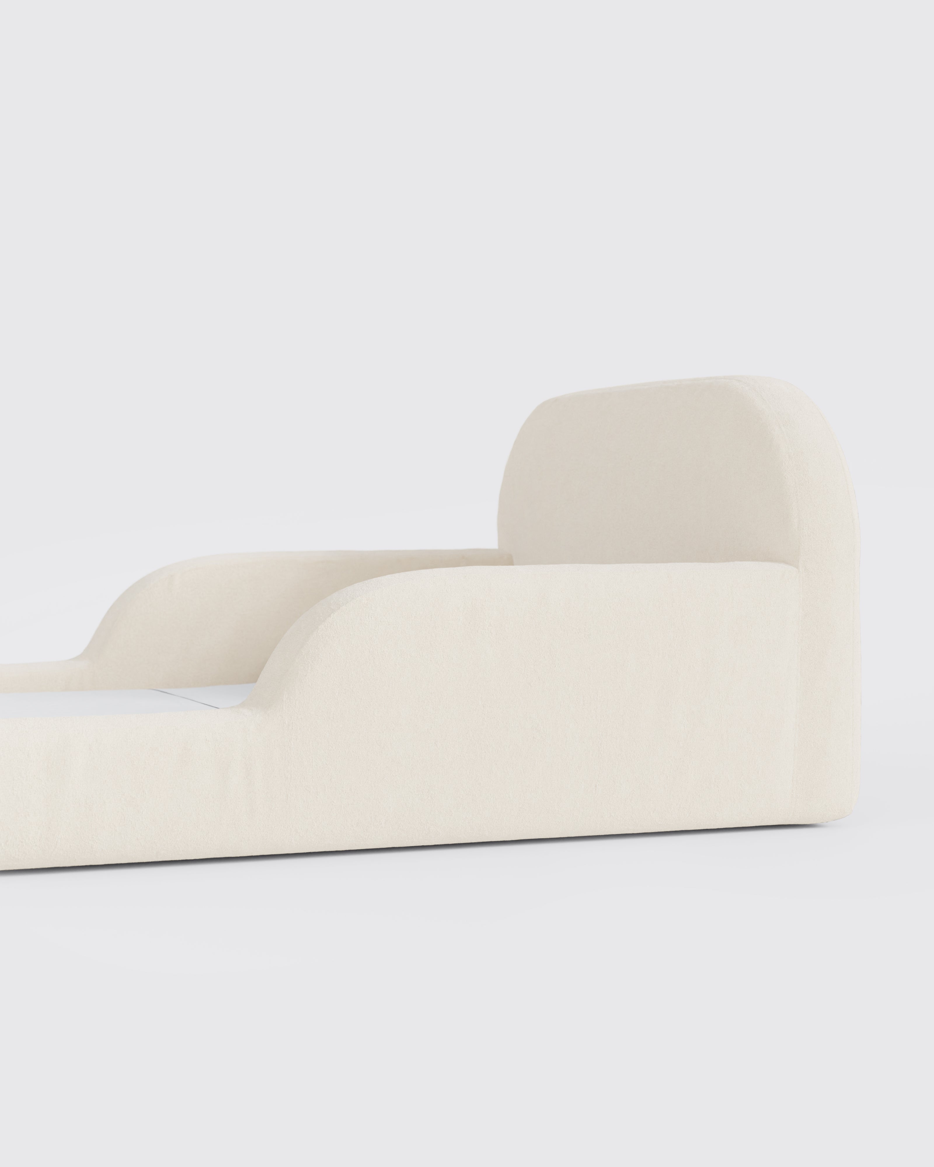 This low‑profile Montessori‑style kids foam bed has soft rounded bump‑safe edges and a removable washable cover for quick, tool‑free setup.