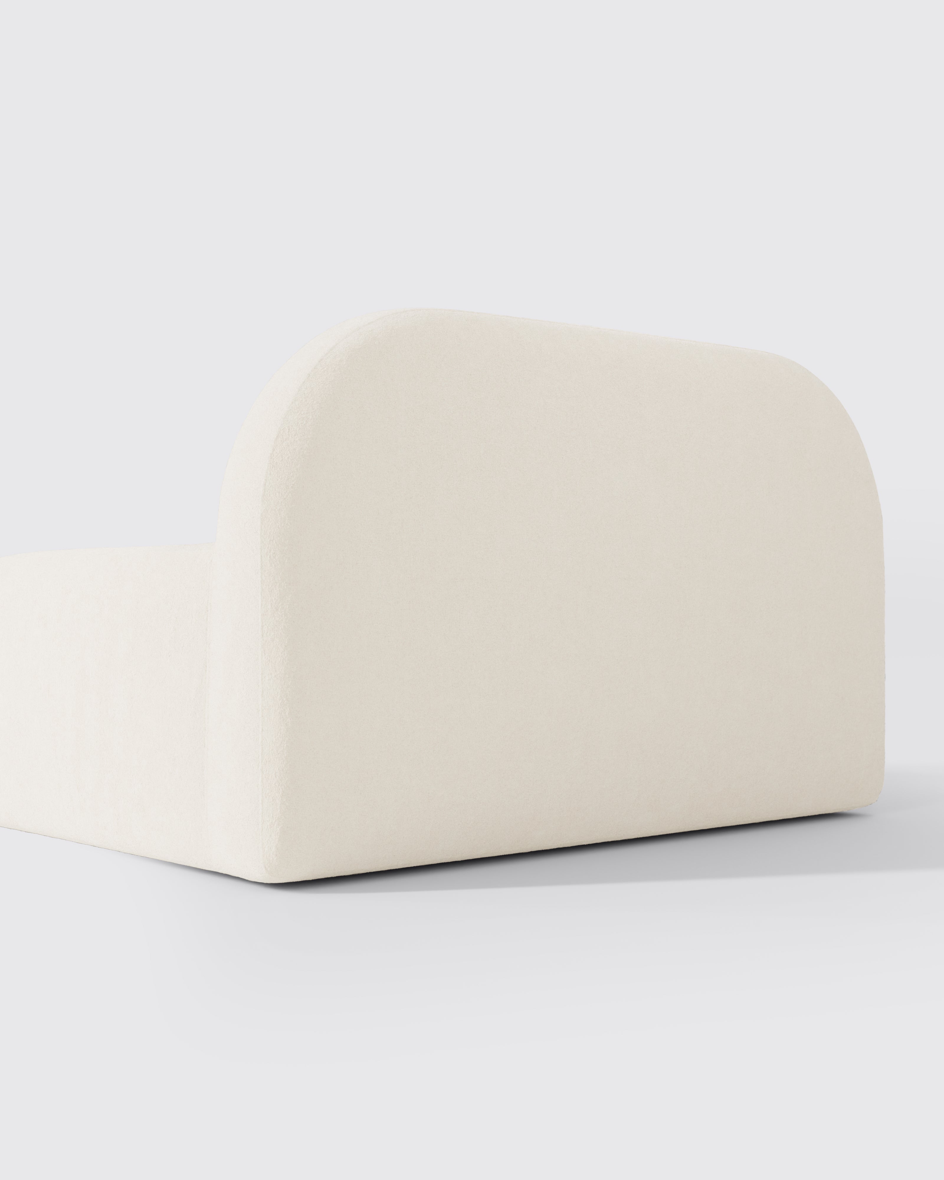 This low‑profile Montessori‑style kids foam bed has soft rounded bump‑safe edges and a removable washable cover for quick, tool‑free setup.