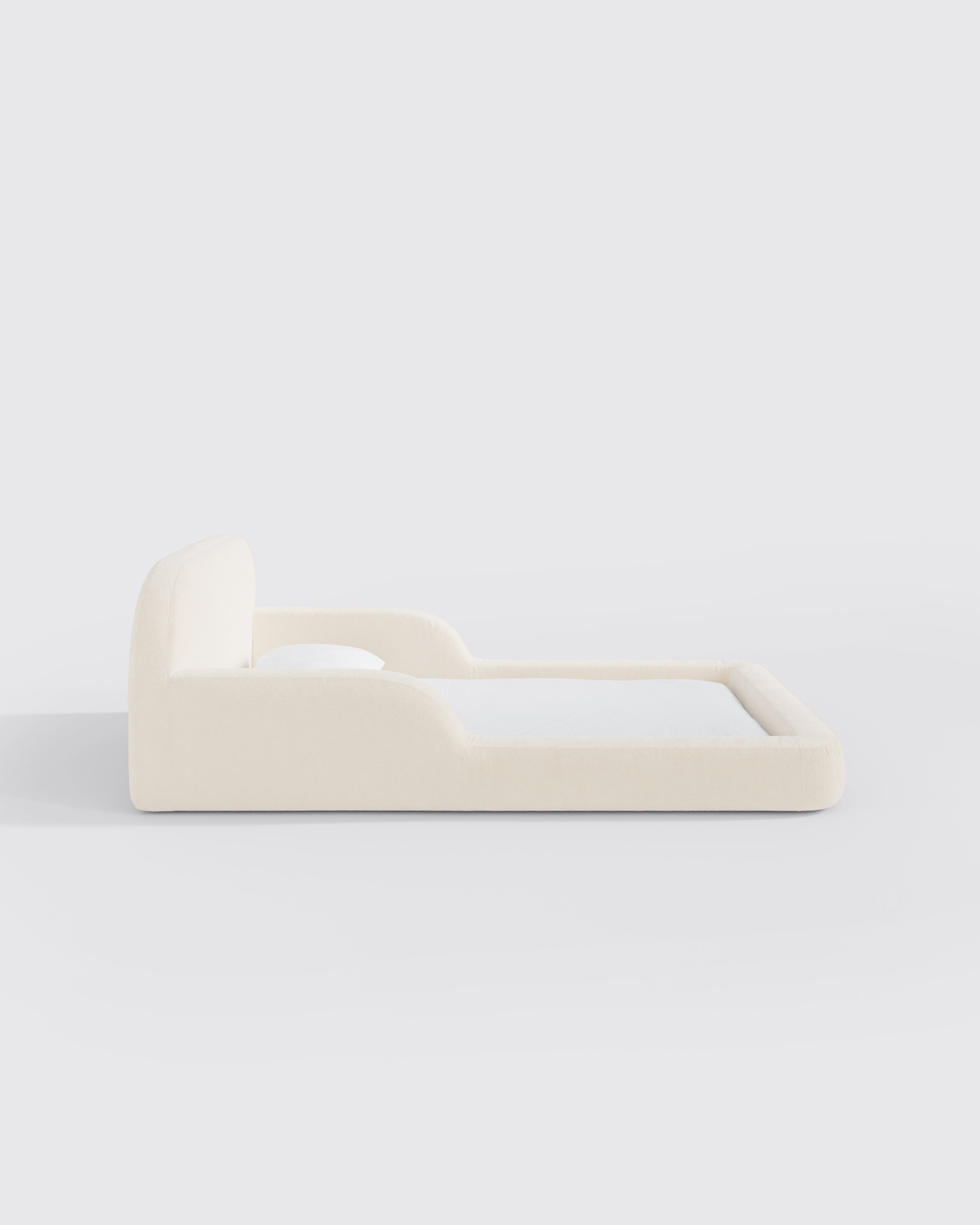 This low‑profile Montessori‑style kids foam bed has soft rounded bump‑safe edges and a removable washable cover for quick, tool‑free setup.
