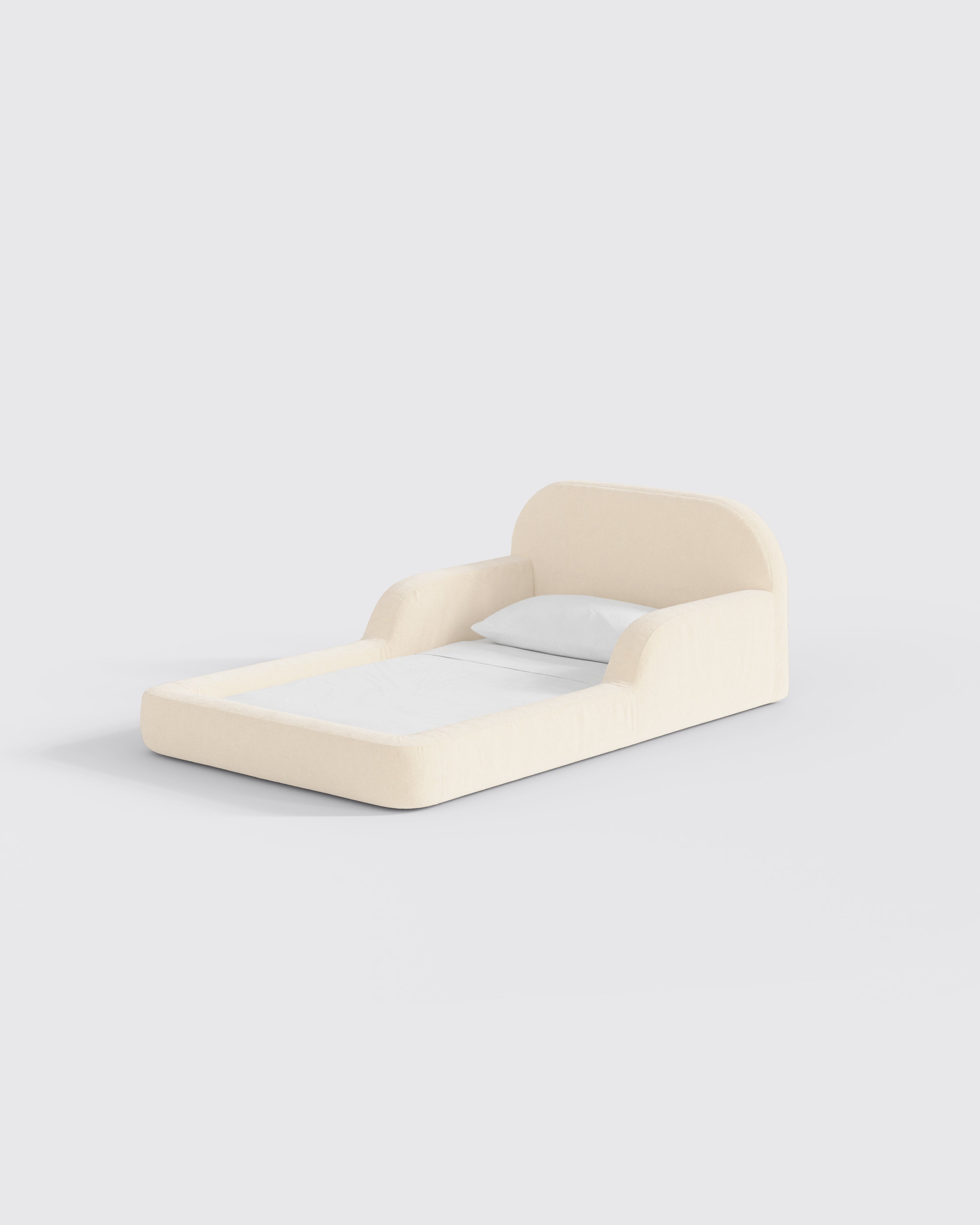 This low‑profile Montessori‑style kids foam bed has soft rounded bump‑safe edges and a removable washable cover for quick, tool‑free setup.
