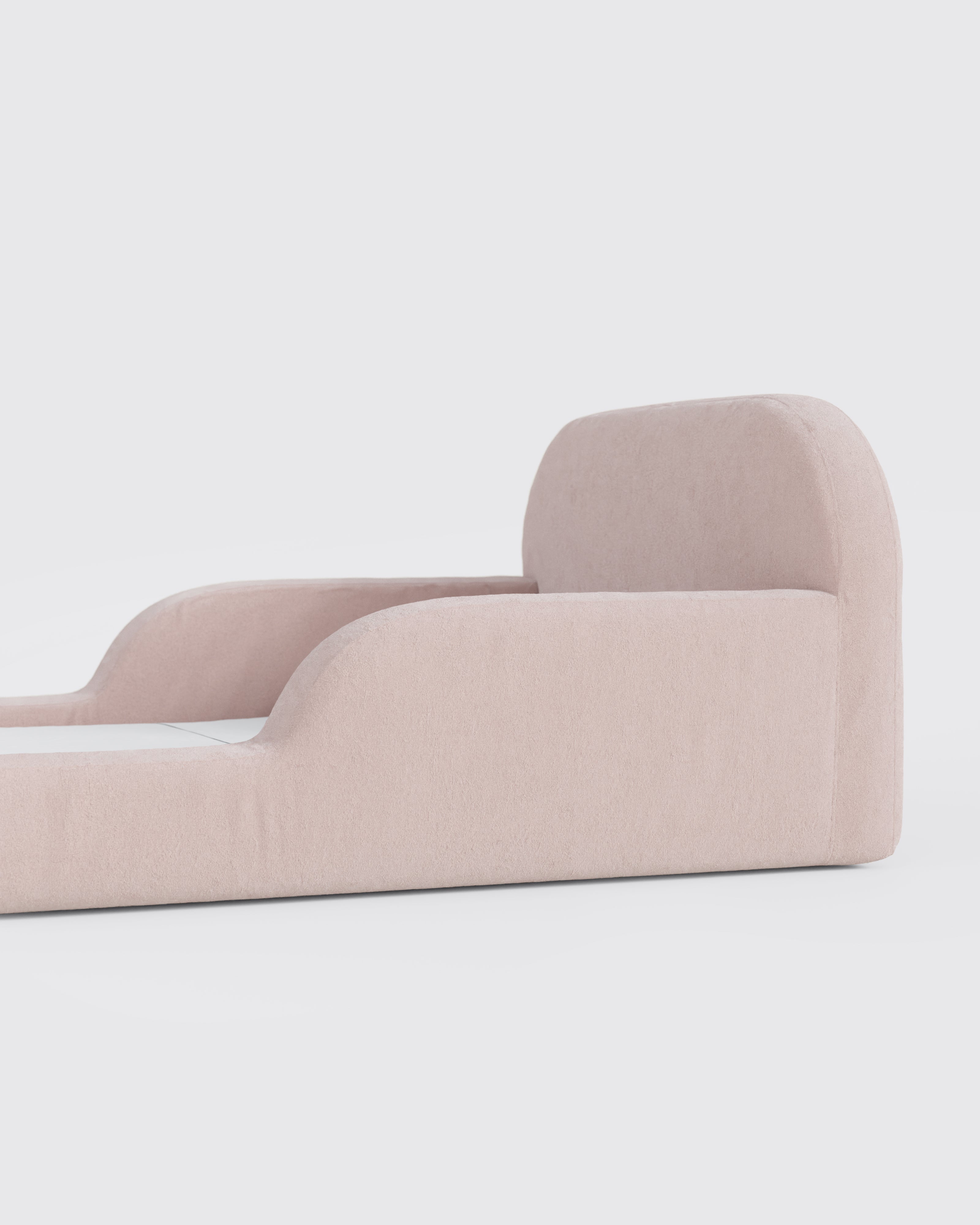 This low‑profile Montessori‑style kids foam bed has soft rounded bump‑safe edges and a removable washable cover for quick, tool‑free setup.