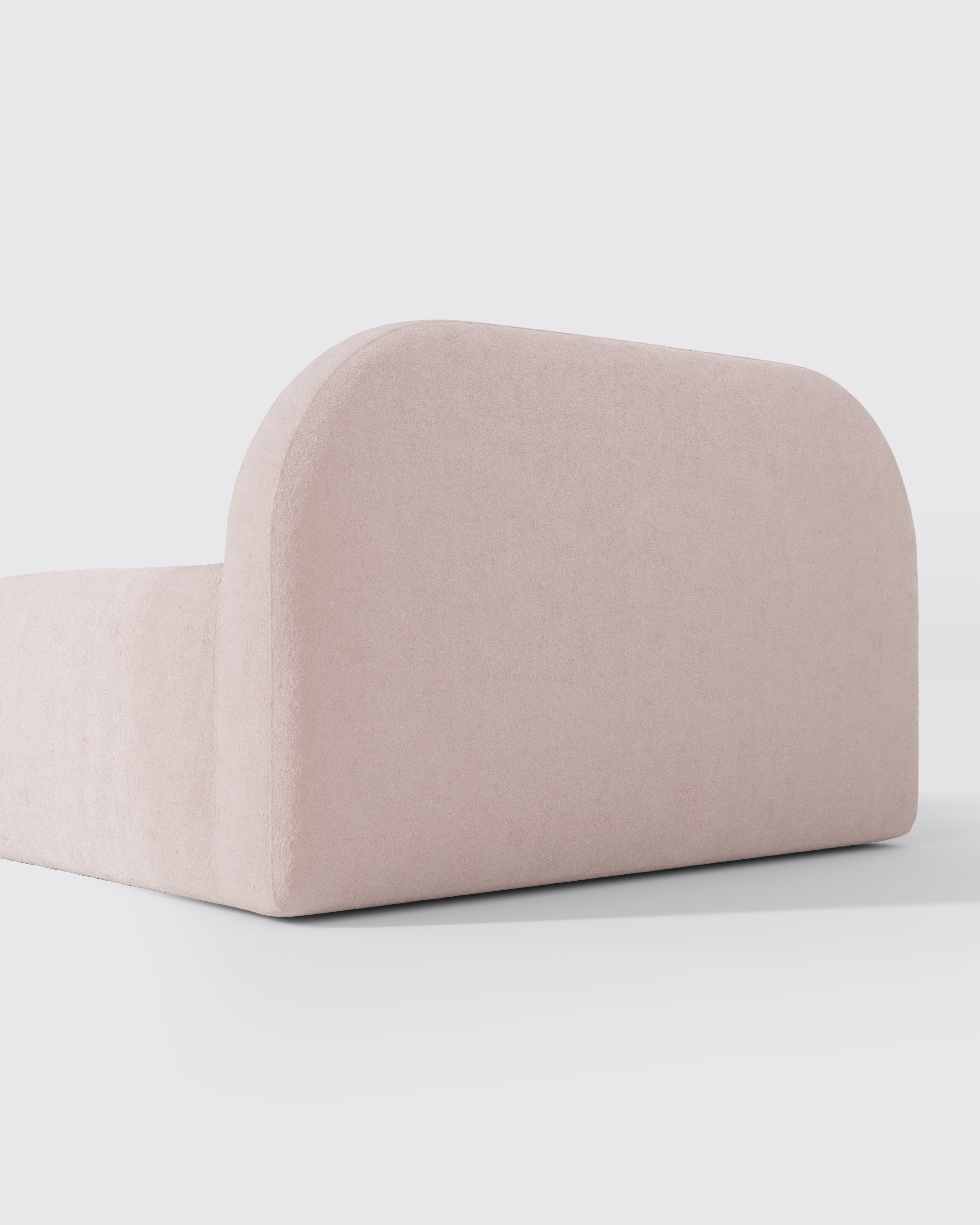 This low‑profile Montessori‑style kids foam bed has soft rounded bump‑safe edges and a removable washable cover for quick, tool‑free setup.