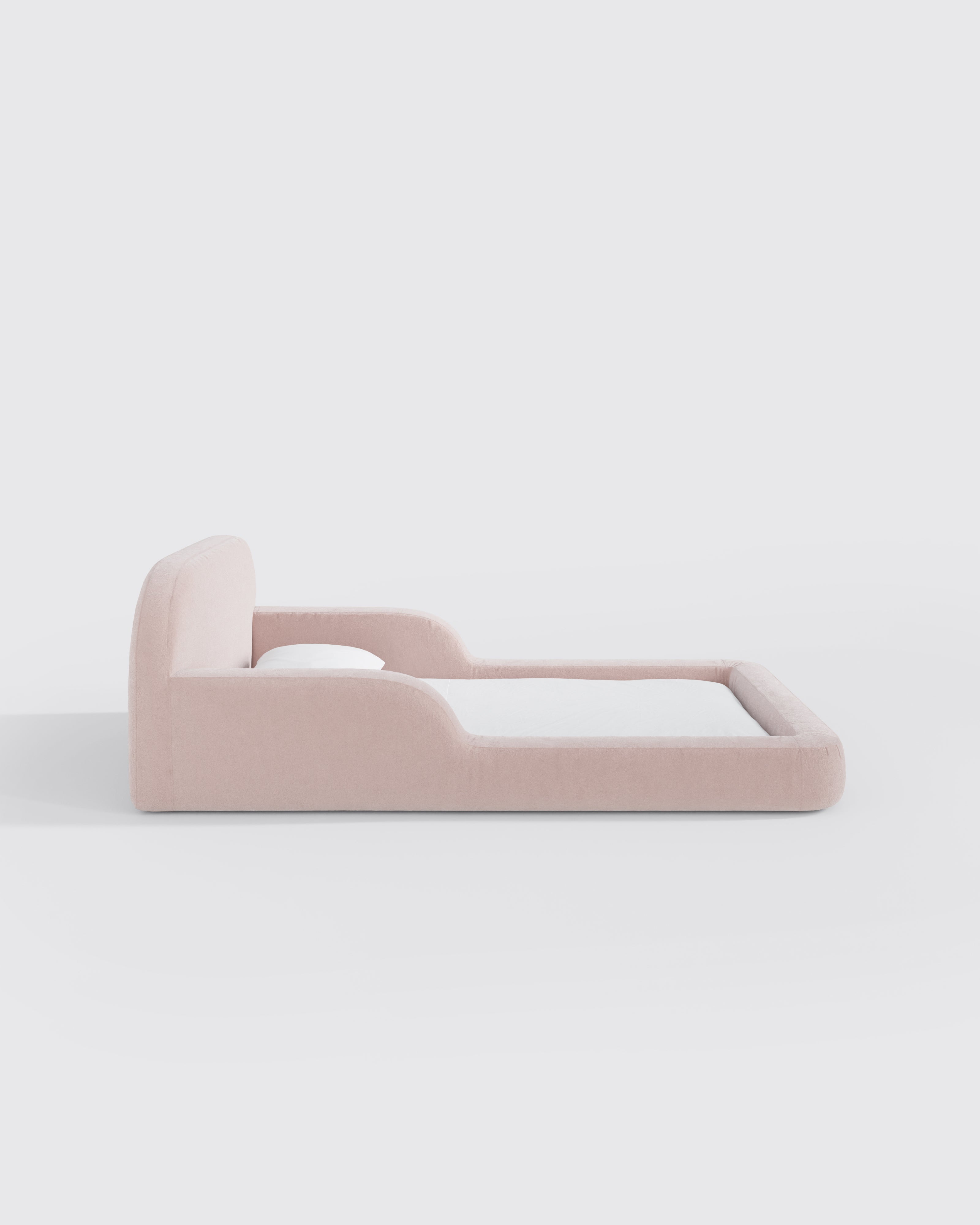 This low‑profile Montessori‑style kids foam bed has soft rounded bump‑safe edges and a removable washable cover for quick, tool‑free setup.