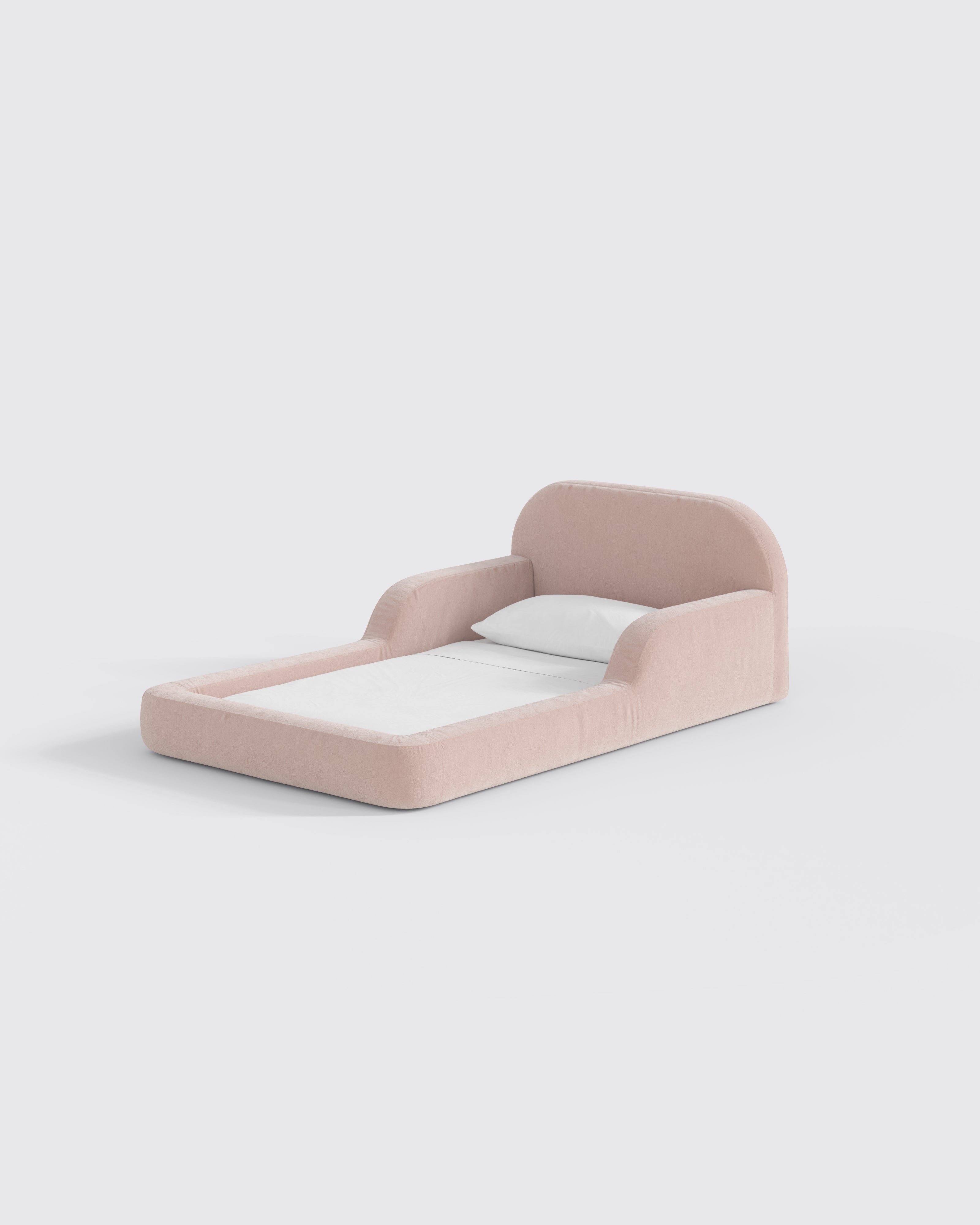This low‑profile Montessori‑style kids foam bed has soft rounded bump‑safe edges and a removable washable cover for quick, tool‑free setup.