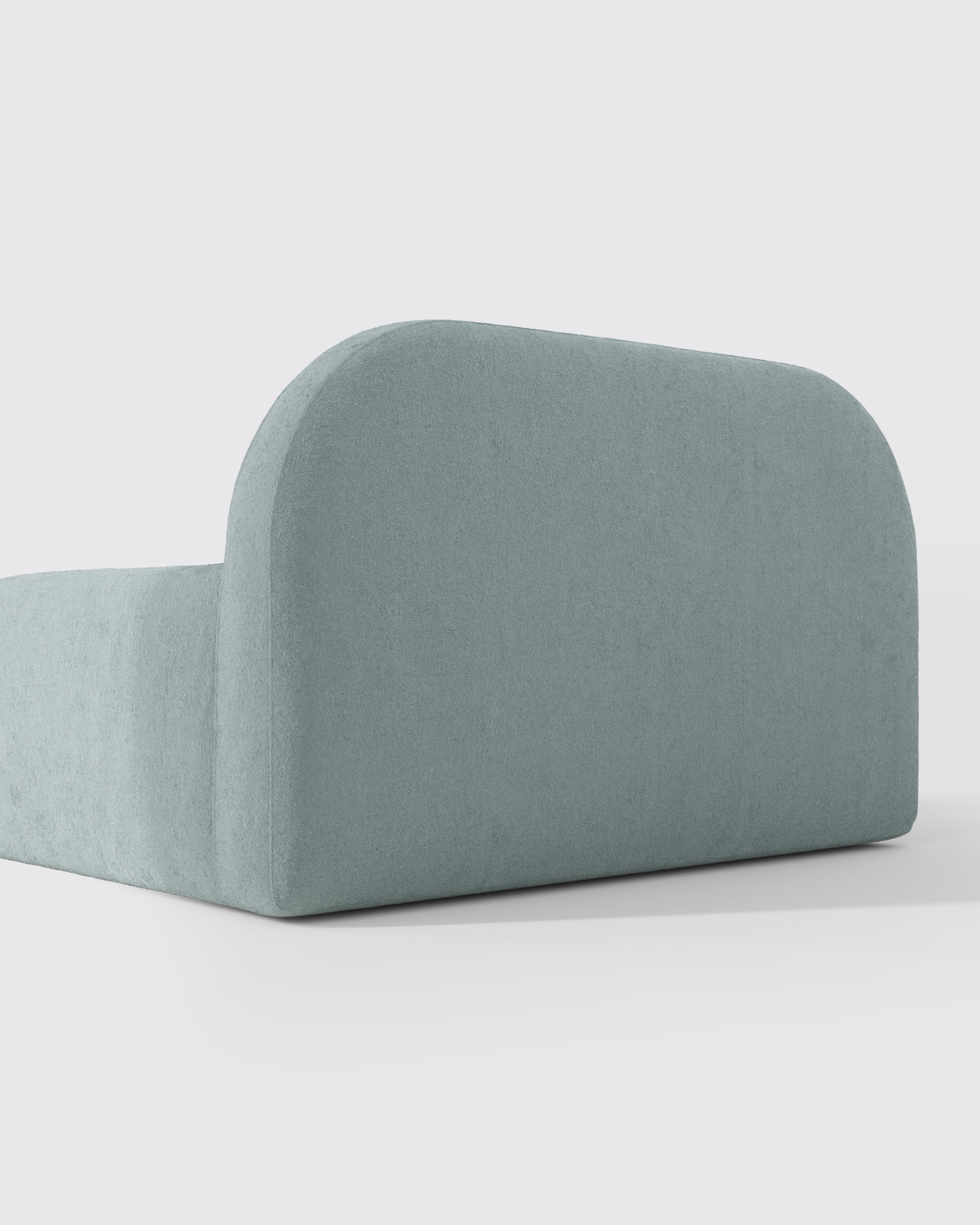 This low‑profile Montessori‑style kids foam bed has soft rounded bump‑safe edges and a removable washable cover for quick, tool‑free setup.