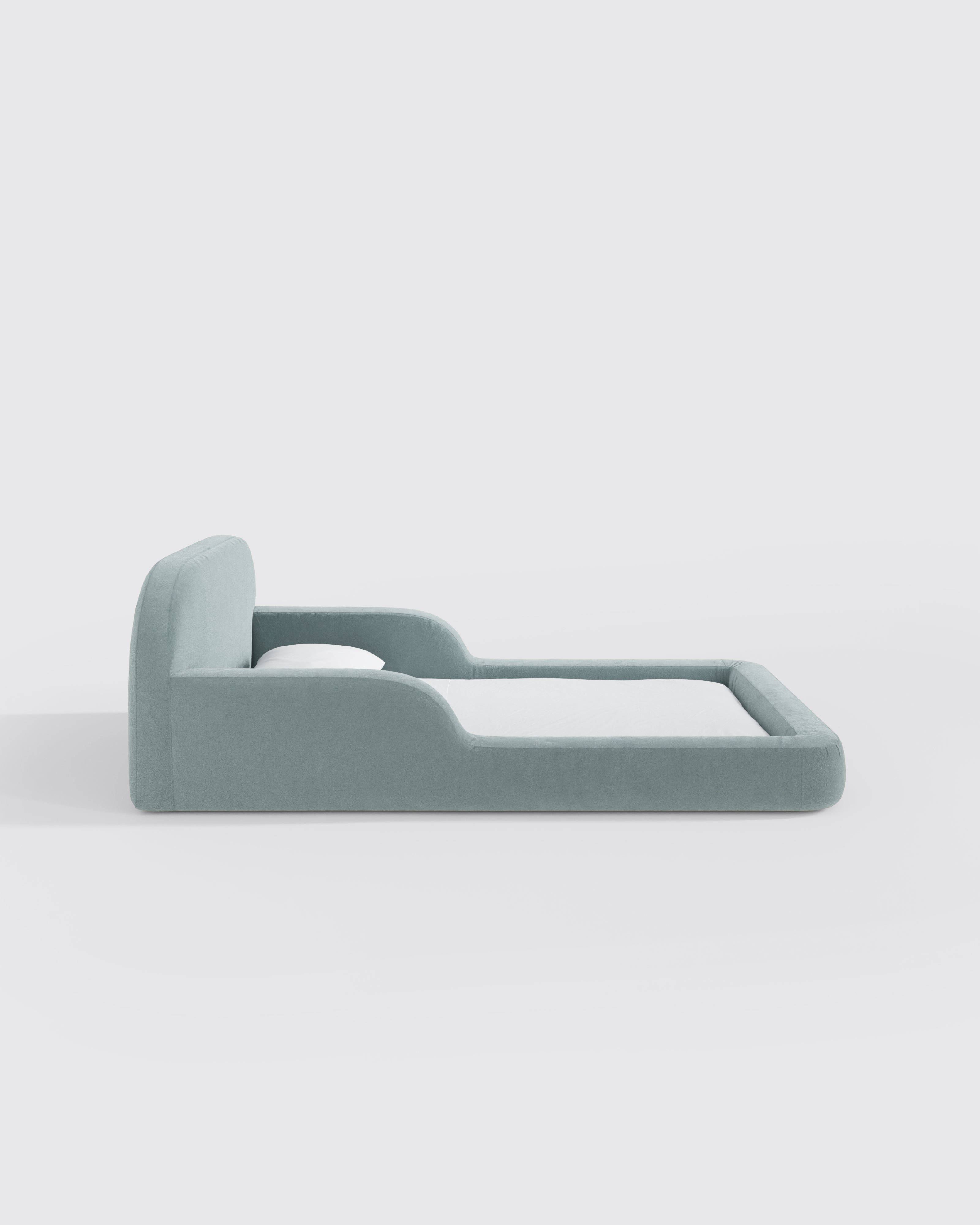 This low‑profile Montessori‑style kids foam bed has soft rounded bump‑safe edges and a removable washable cover for quick, tool‑free setup.
