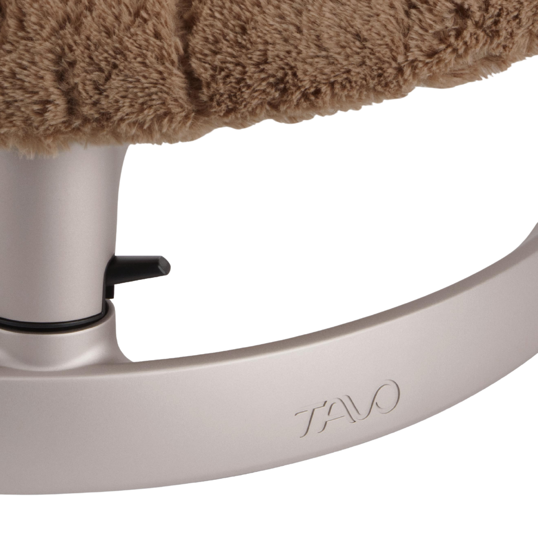 This shell‑shaped swinging pet bed delivers calming side‑to‑side movement, with machine‑washable fleece padding and stable aluminium framing for safe, cosy rest.