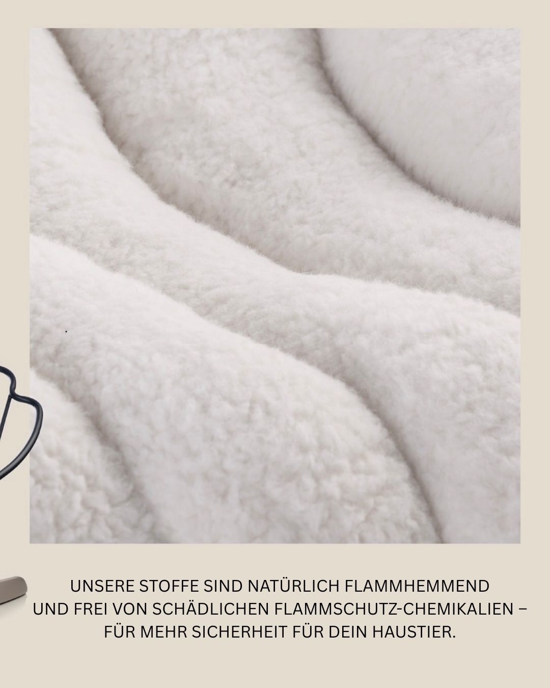 This shell‑shaped swinging pet bed delivers calming side‑to‑side movement, with machine‑washable fleece padding and stable aluminium framing for safe, cosy rest.