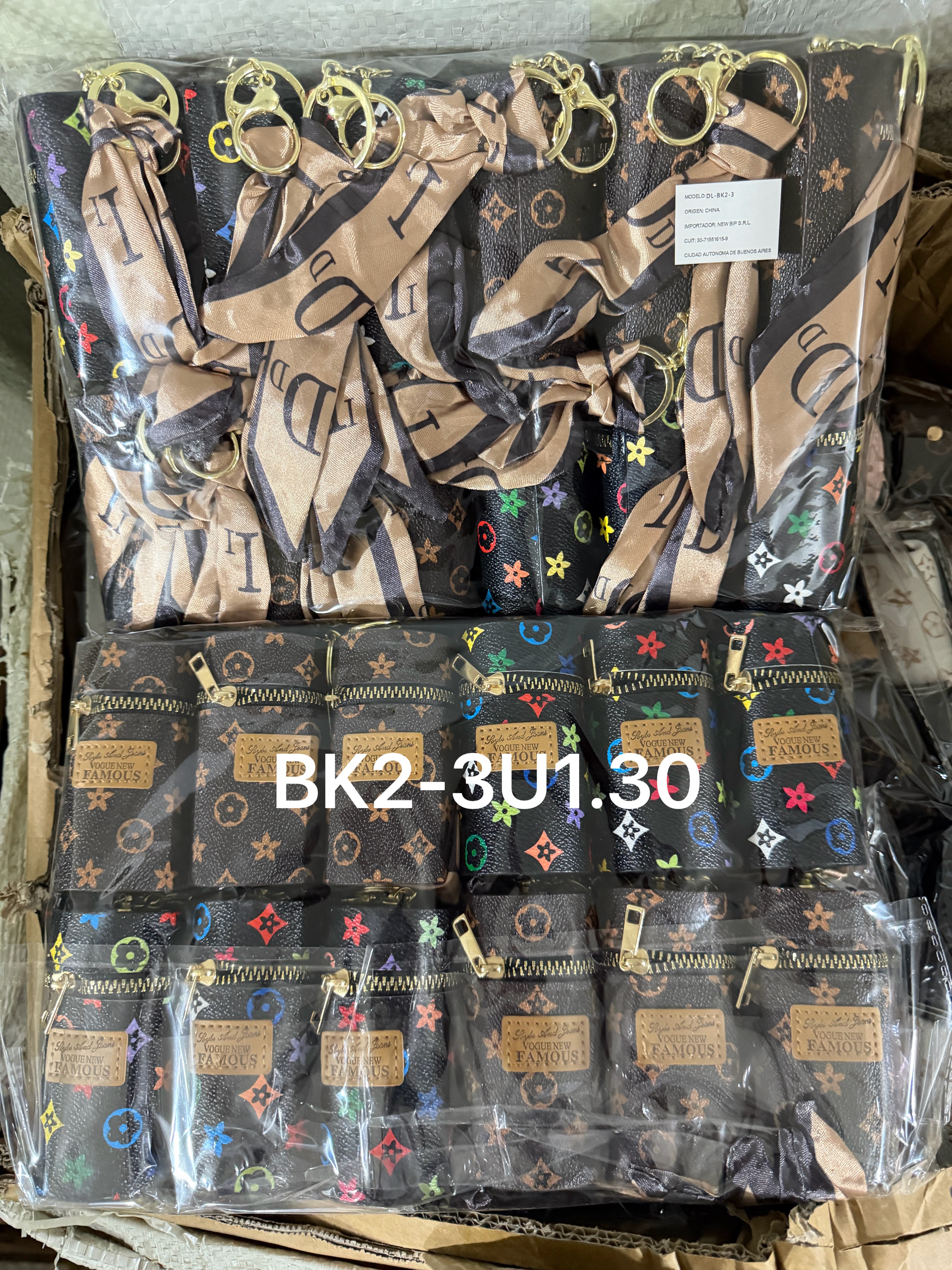 钥匙扣挂件。  围巾