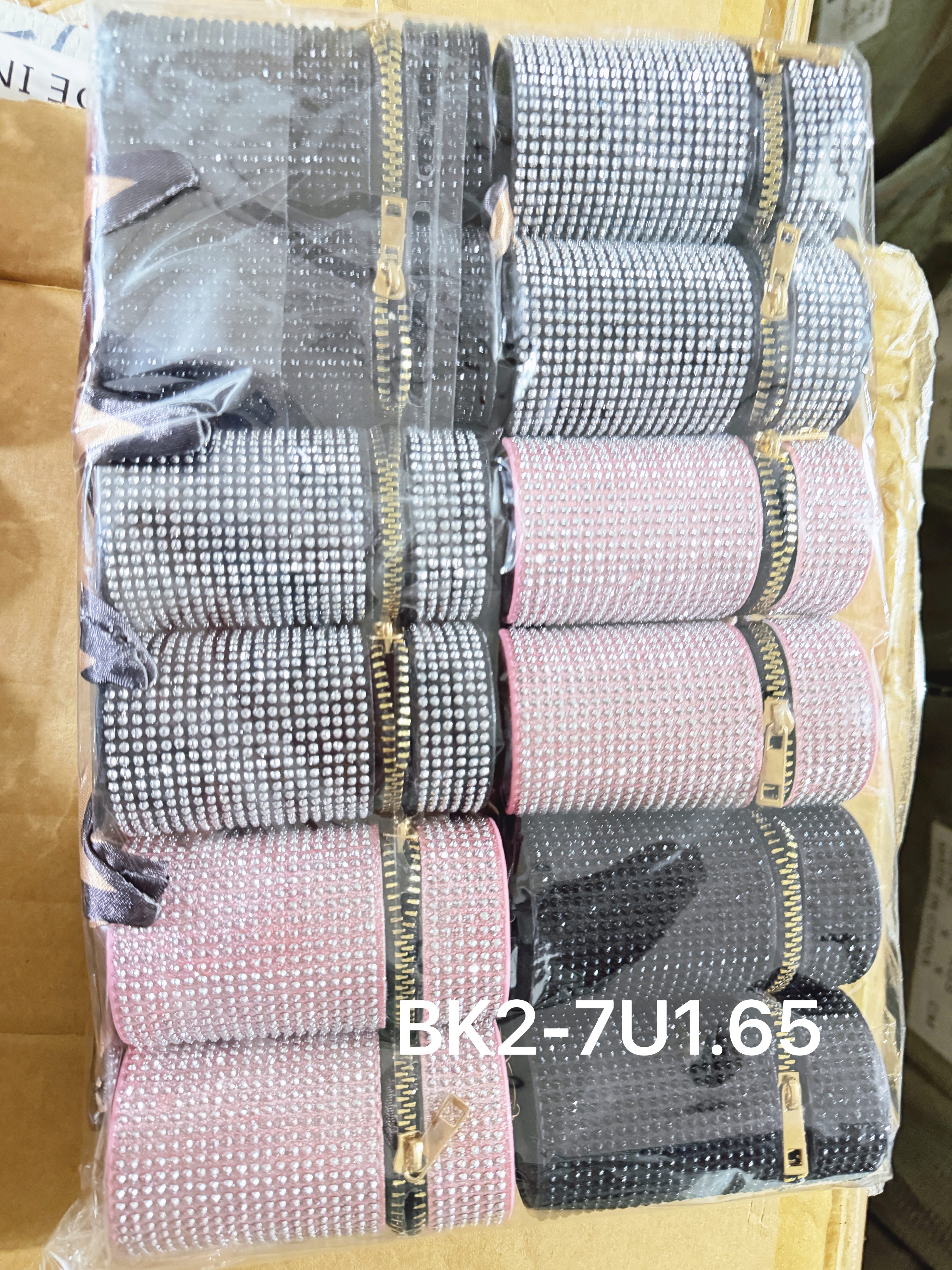 钥匙扣挂件。  围巾