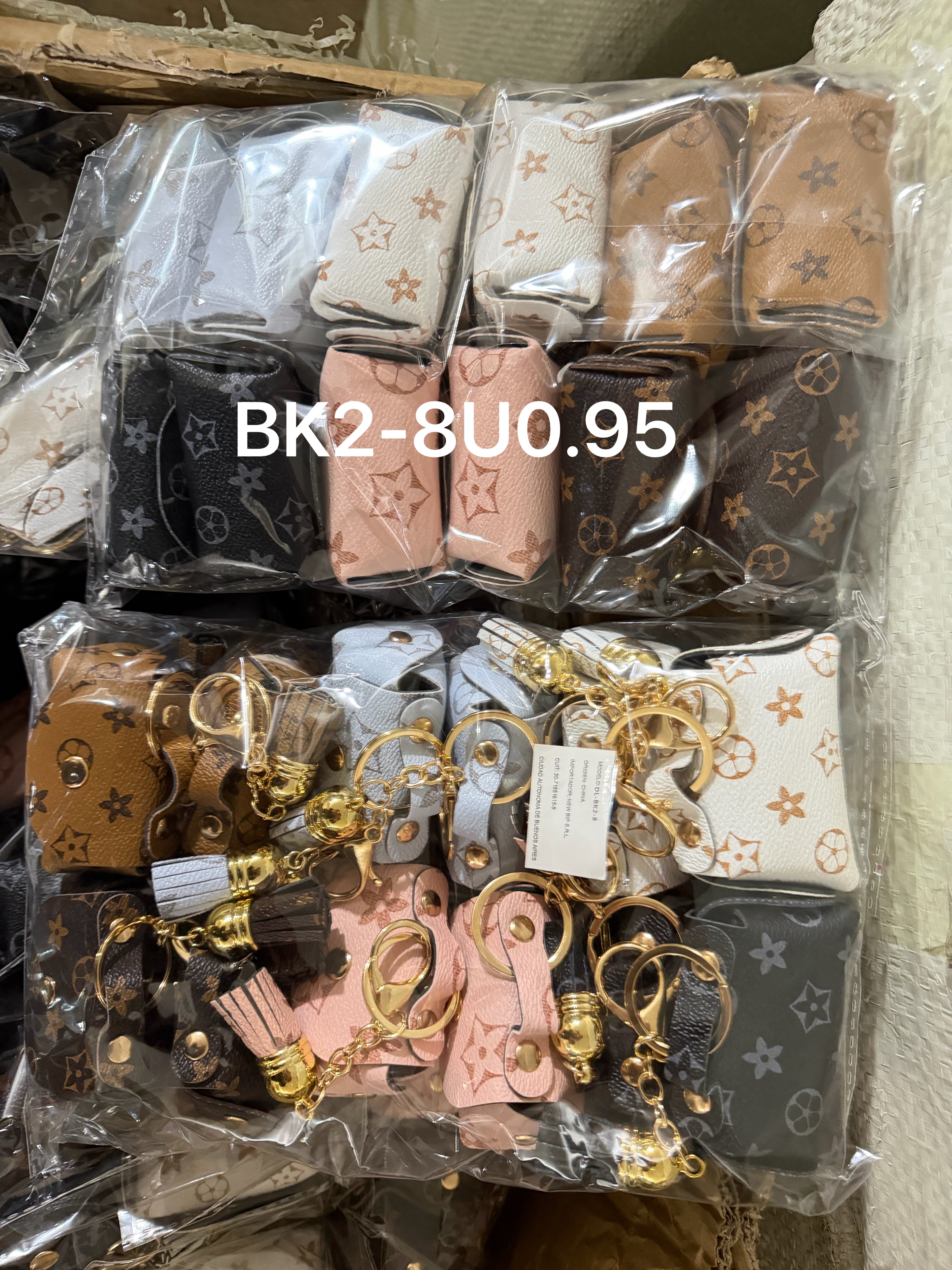 钥匙扣挂件。  围巾