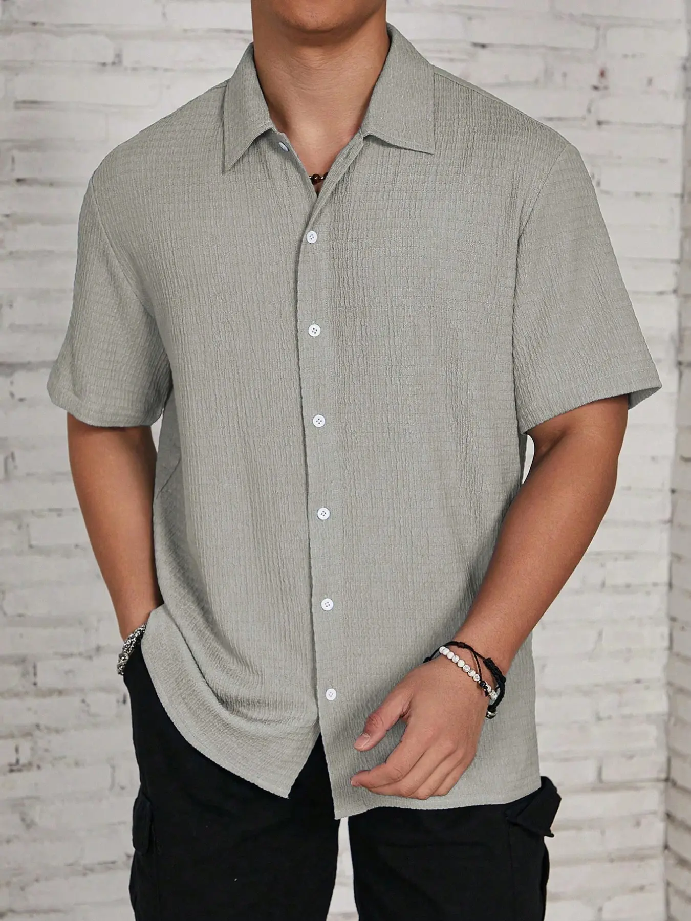 Men's textured short-sleeve shirt in Gray