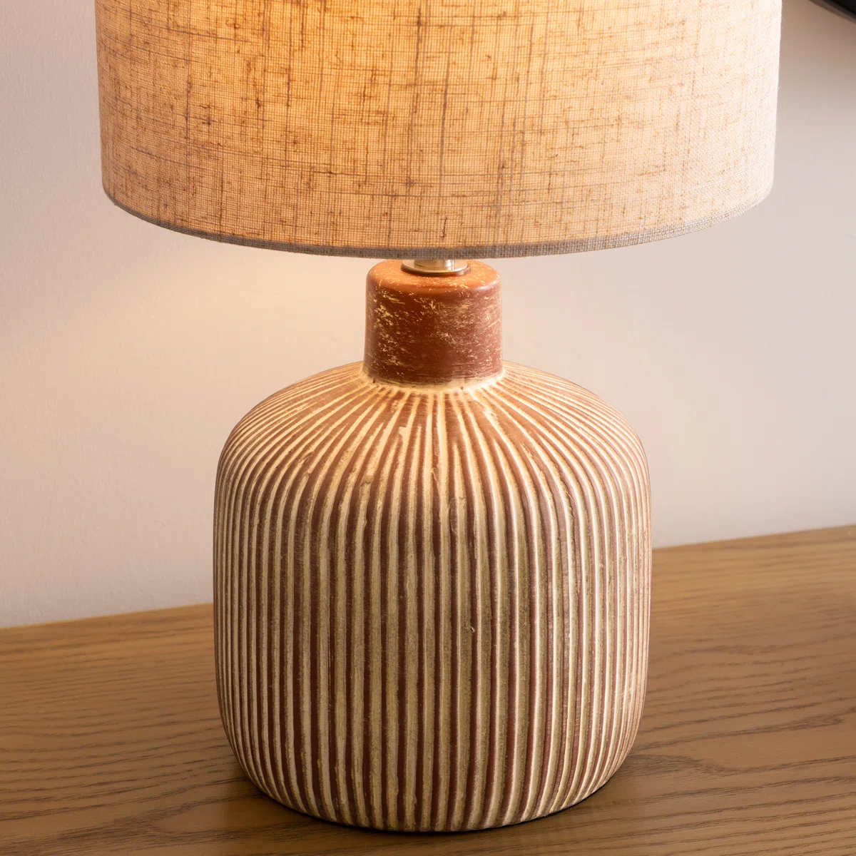 Cleofe Ceramic Table Lamp