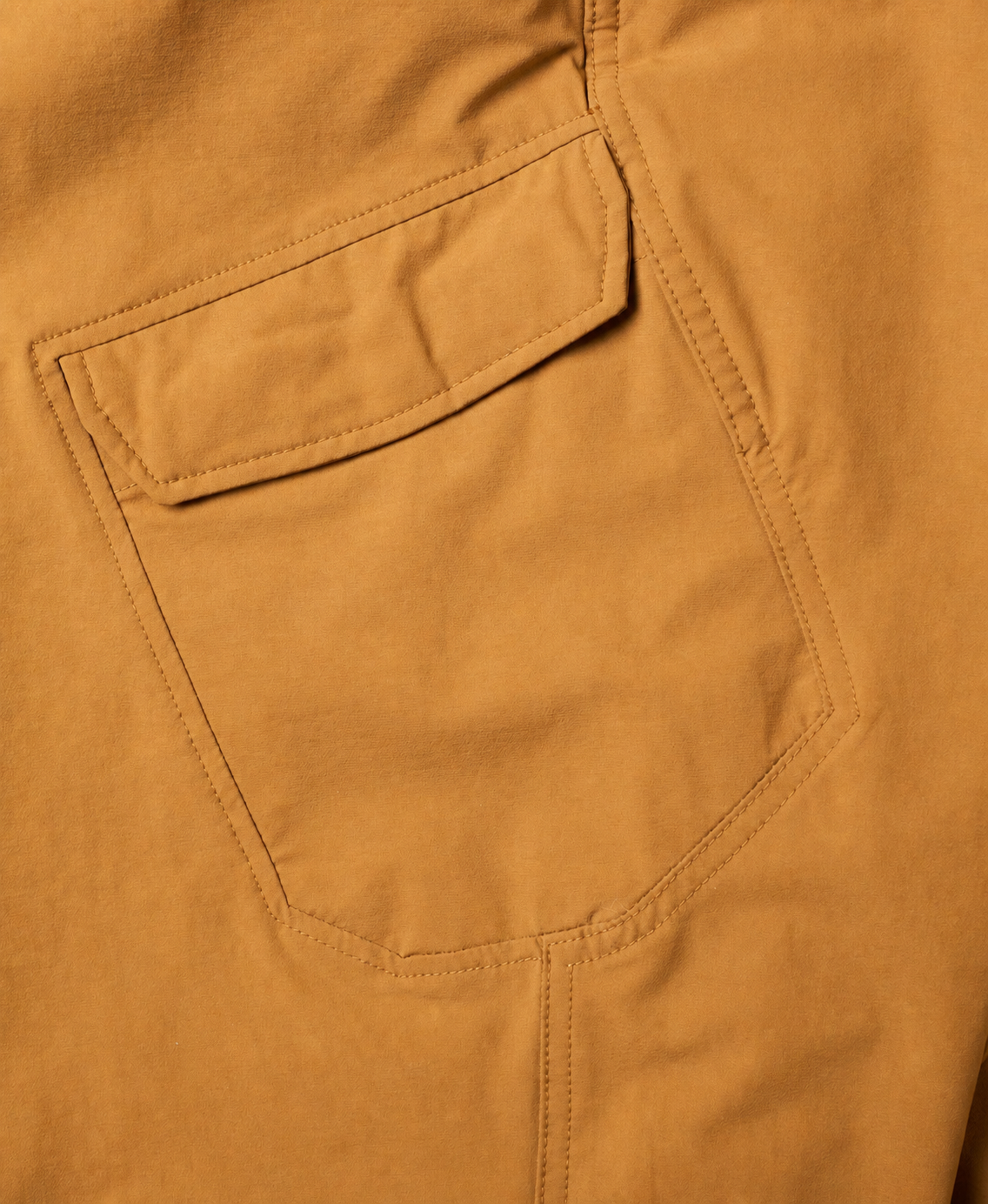 Low-profile rear pocket