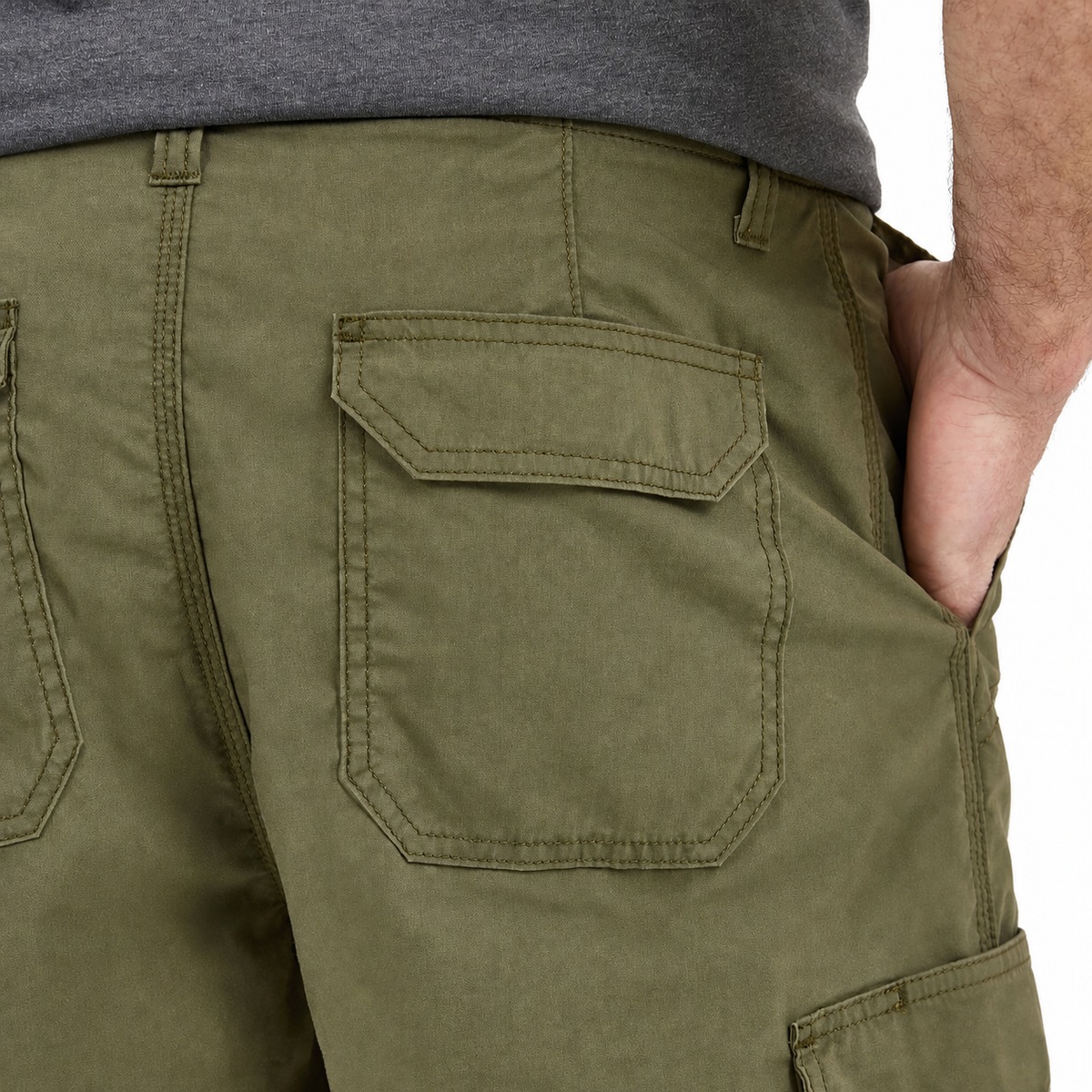 Men's 10.5-Inch Stretch Cargo Shorts - Back pocket construction