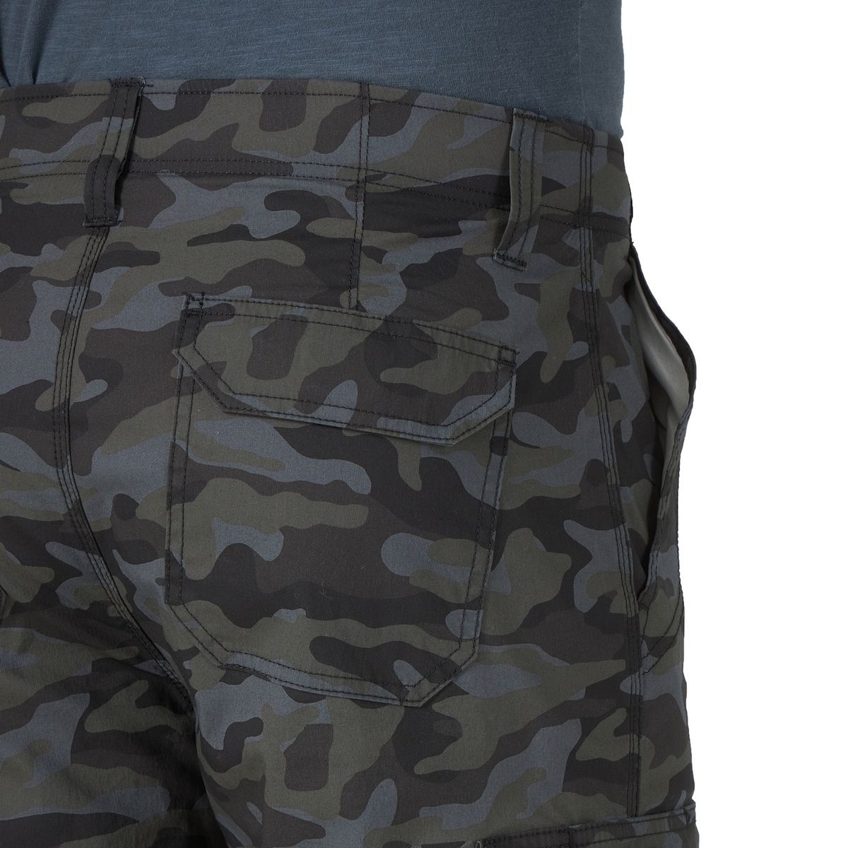 Men's 10.5-Inch Stretch Cargo Shorts - Camo back pocket construction