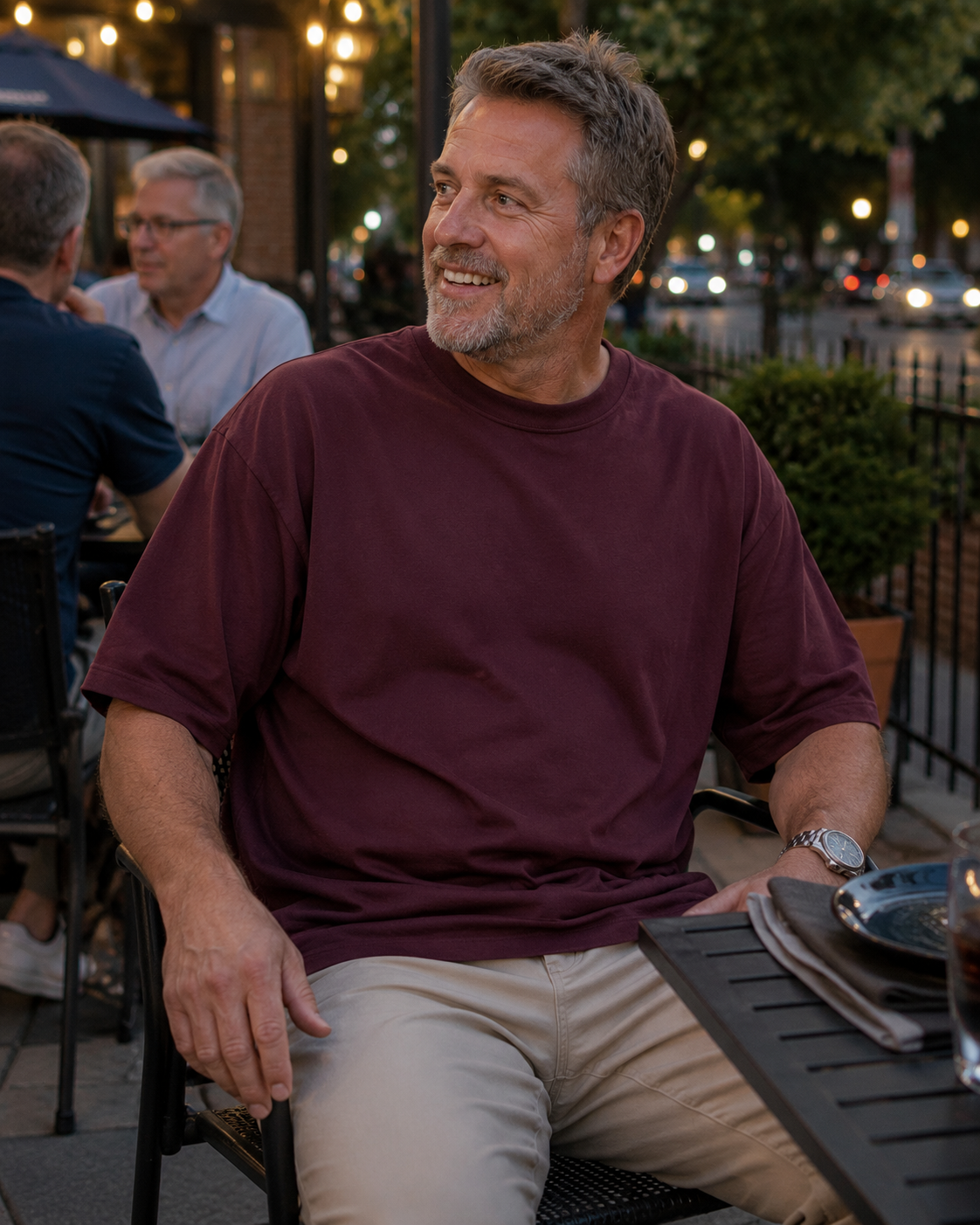 Burgundy oversized T-shirt at a casual terrace dinner