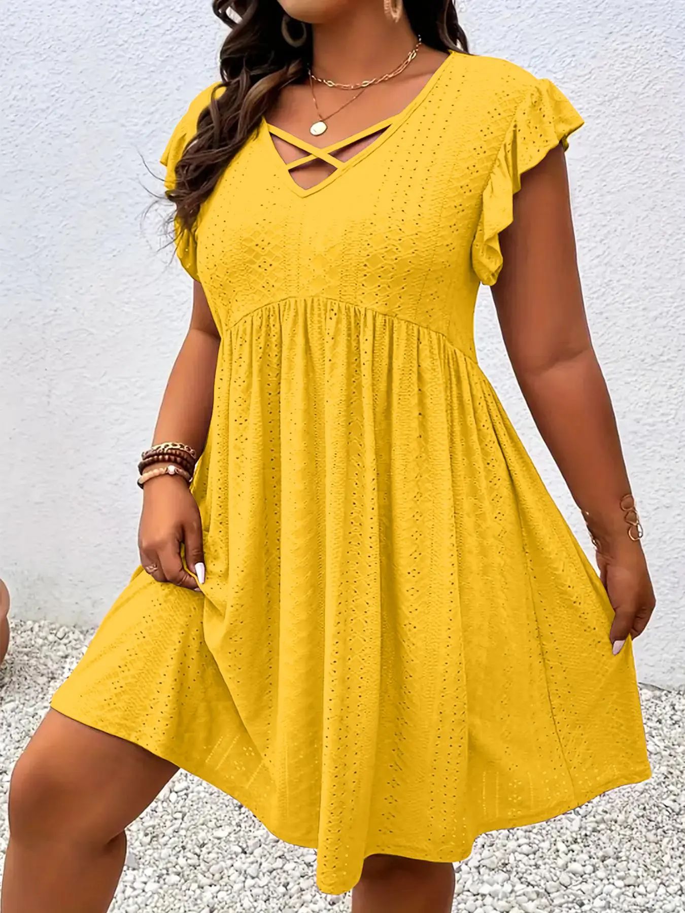 Women's Plus Size Solid Color Hollow Out V-Neck Dress - Casual Summer Chic Mid Dress