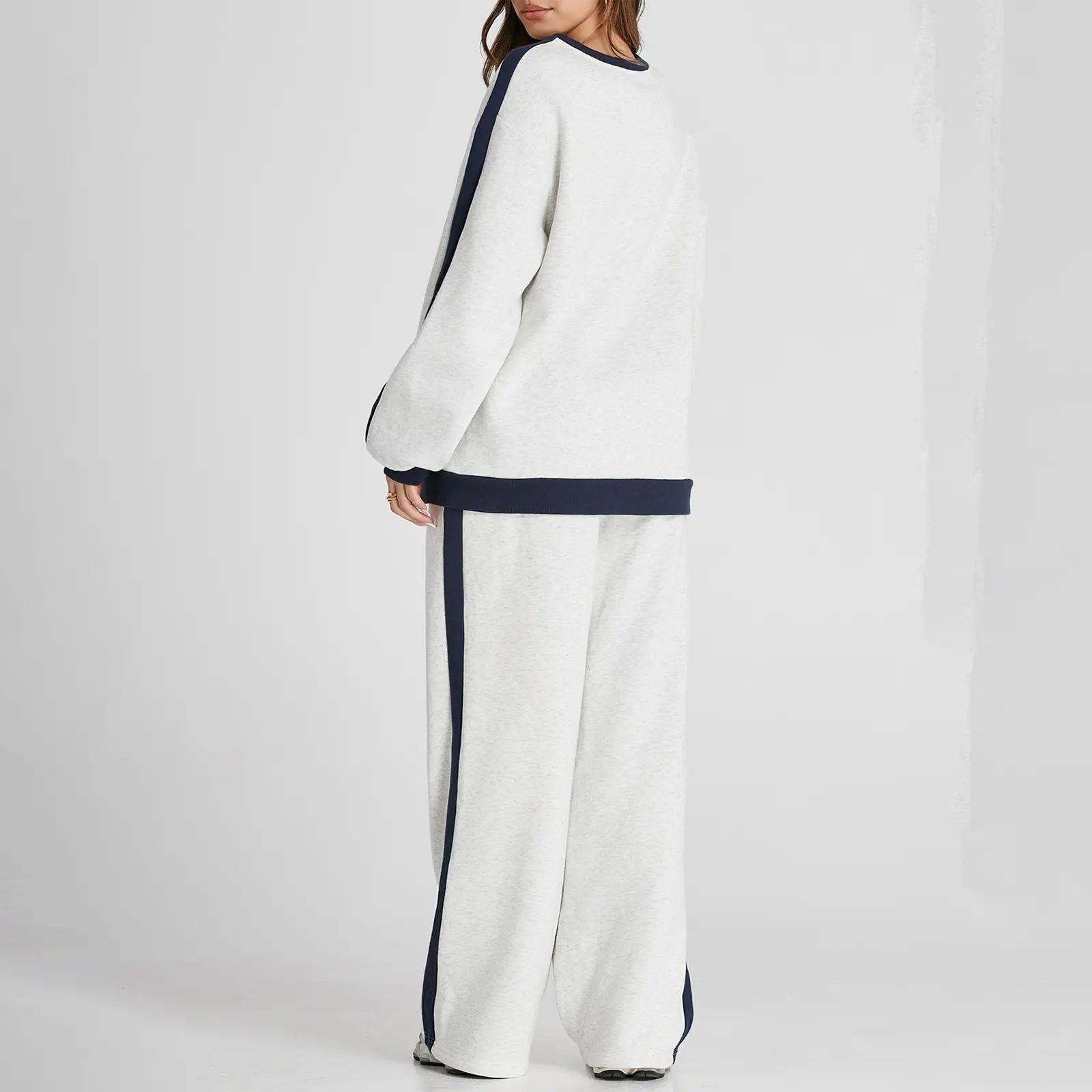 Women's Fleece Sweatsuit 2-Piece Matching Set - Loose Crewneck Sweatshirt & Straight Leg Sweatpants