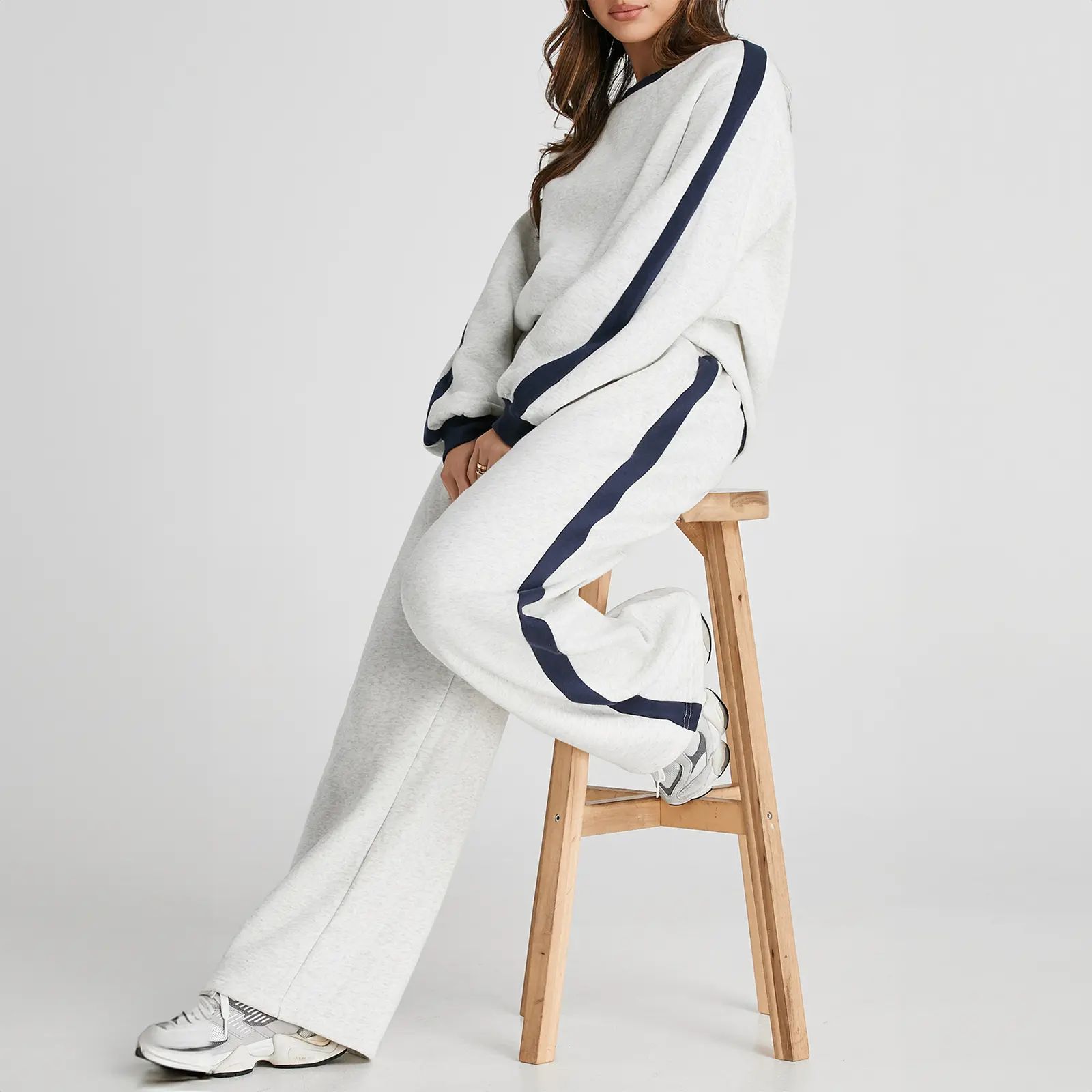 Women's Fleece Sweatsuit 2-Piece Matching Set - Loose Crewneck Sweatshirt & Straight Leg Sweatpants